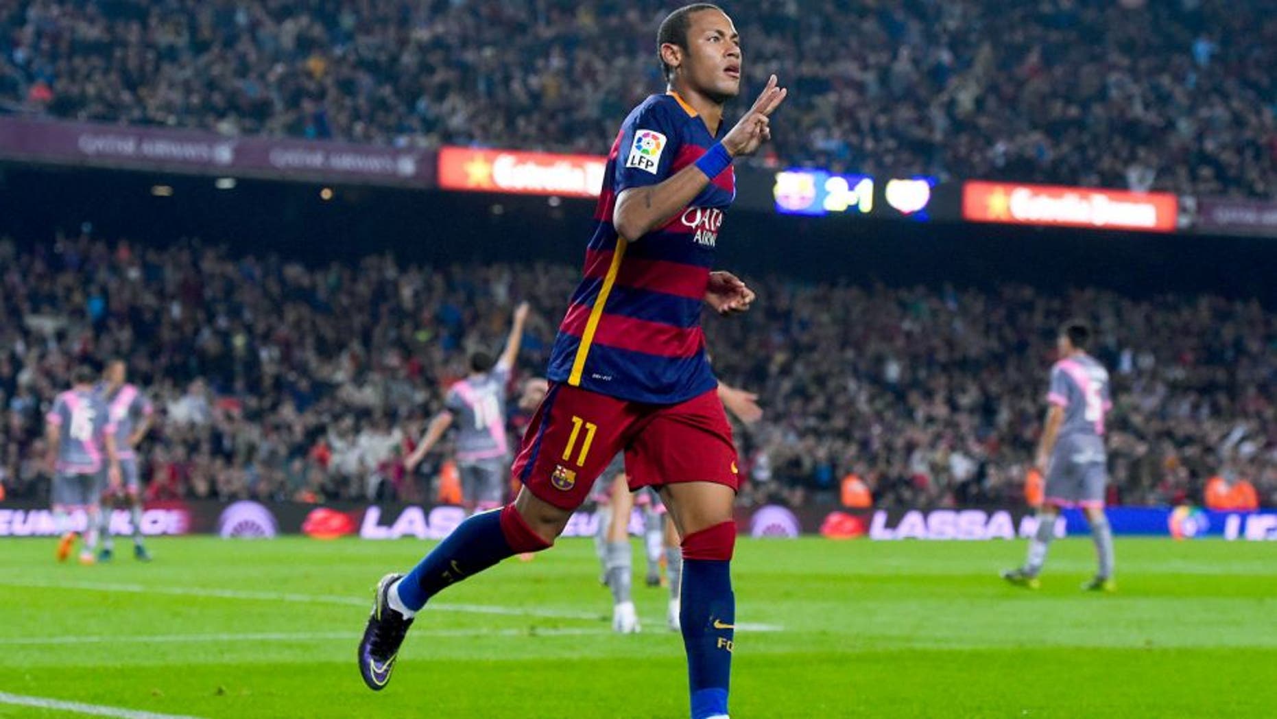 BARCELONA, SPAIN - OCTOBER 17: Neymar of FC Barcelona celebrates after scoring his team's third goal during the La Liga match between FC Barcelona and Rayo Vallecano at the Camp Nou stadium on October 17, 2015 in Barcelona, Spain. (Photo by David Ramos/Getty Images)