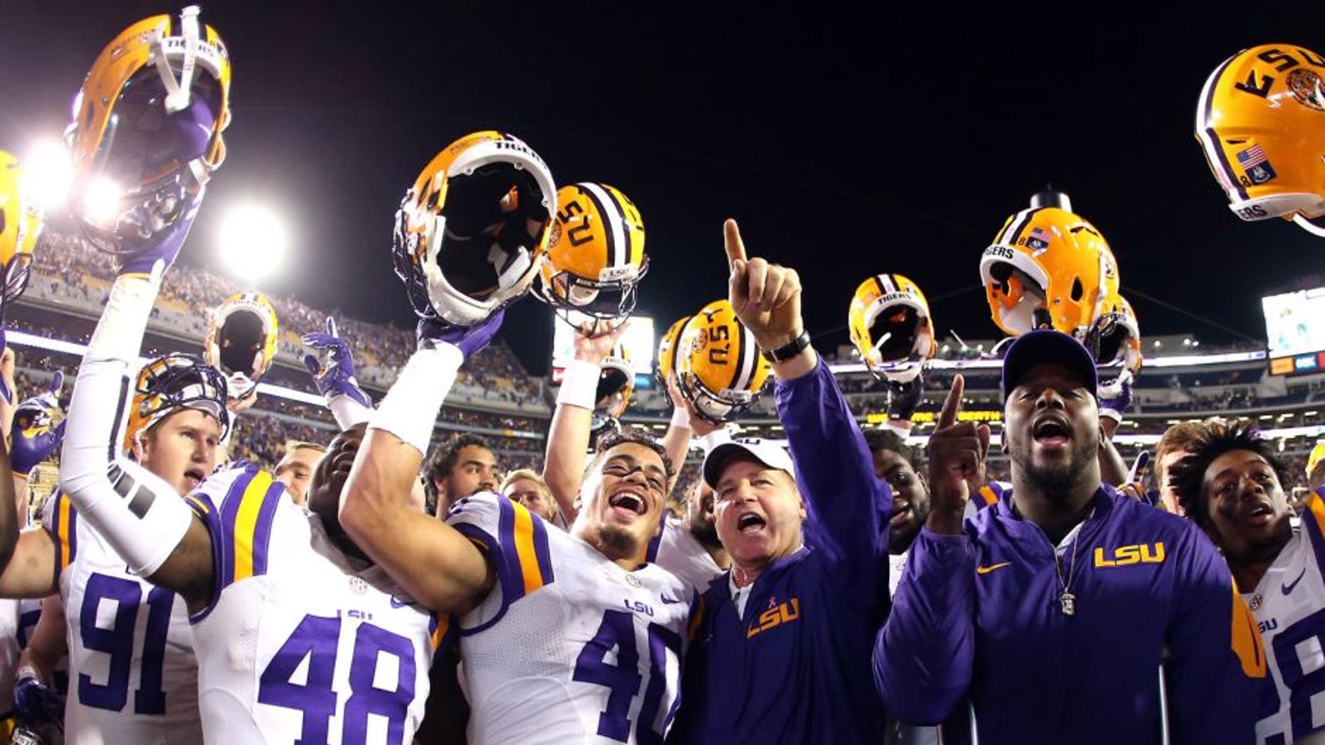 BATON ROUGE, LA - OCTOBER 17: Head coach Les Miles celebrates with the LSU Tigers after defeating the Florida Gators 35-28 at Tiger Stadium on October 17, 2015 in Baton Rouge, Louisiana. (Photo by Chris Graythen/Getty Images)
