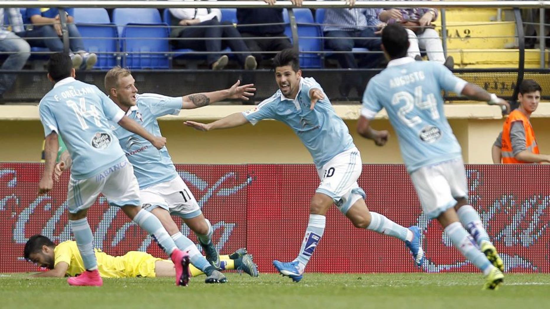 Celta Vigo's forward Nolito (2ndR) celebrates his goal with teammates during the Spanish league football match Villarreal CF vs RC Celta de Vigo at El Madrigal stadium in Villareal on October 18, 2015. AFP PHOTO/ JOSE JORDAN (Photo credit should read JOSE JORDAN/AFP/Getty Images)