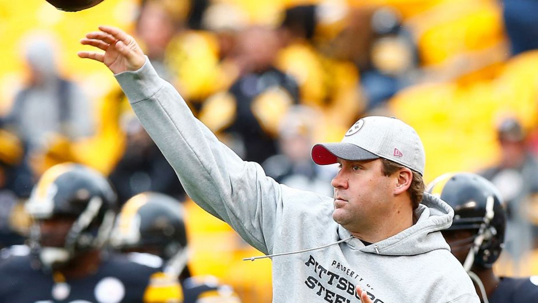 PITTSBURGH, PA - OCTOBER 18: Ben Roethlisberger #7 of the Pittsburgh Steelers before the game against the Arizona Cardinals at Heinz Field on October 18, 2015 in Pittsburgh, Pennsylvania. (Photo by Jared Wickerham/Getty Images)