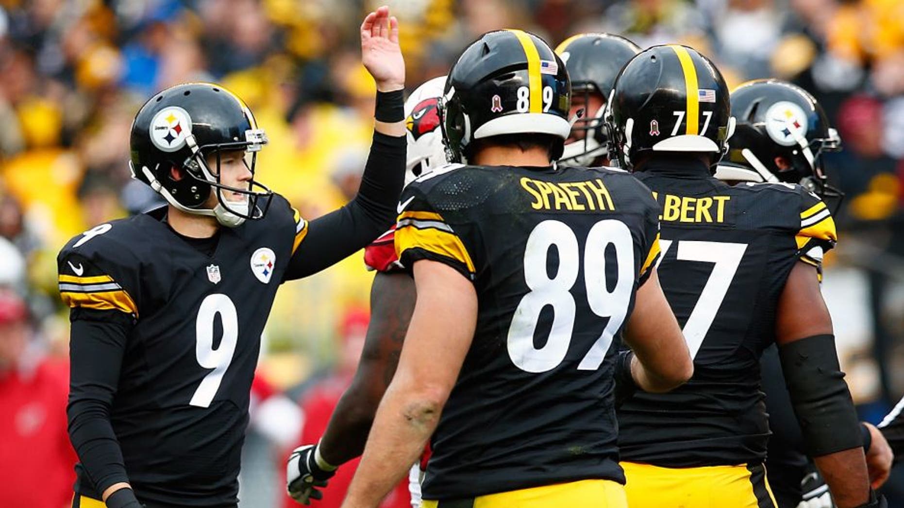 PITTSBURGH, PA - OCTOBER 18: Chris Boswell #9 of the Pittsburgh Steelers is congratulated by teammates after kicking a field goal in the second half against the Arizona Cardinals during the game at Heinz Field on October 18, 2015 in Pittsburgh, Pennsylvania. (Photo by Jared Wickerham/Getty Images)