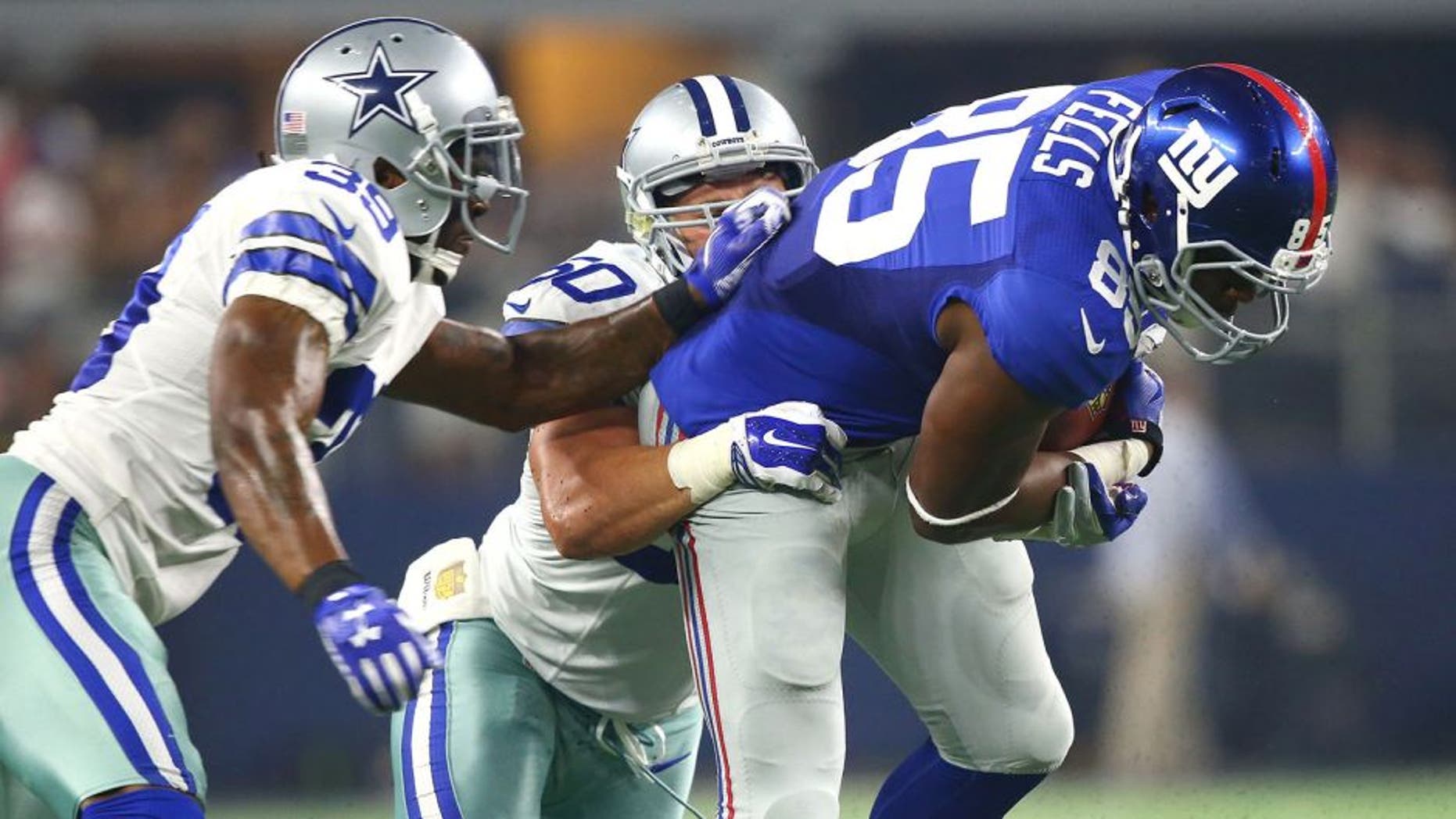 ARLINGTON, TX - SEPTEMBER 13: Daniel Fells #85 of the New York Giants at AT&T Stadium on September 13, 2015 in Arlington, Texas. (Photo by Ronald Martinez/Getty Images)