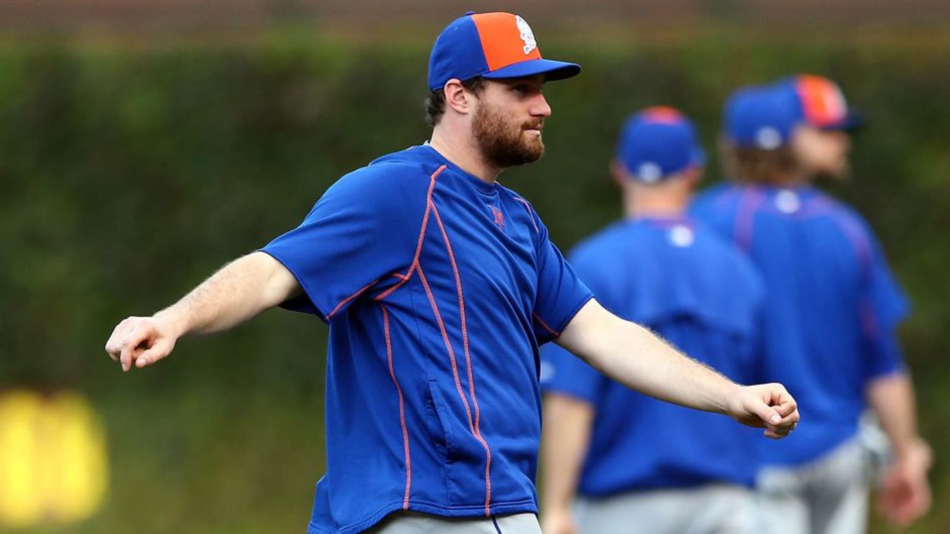 CHICAGO, IL - OCTOBER 21: Daniel Murphy #28 of the New York Mets warms up prior to game four of the 2015 MLB National League Championship Series against the Chicago Cubs at Wrigley Field on October 21, 2015 in Chicago, Illinois. (Photo by Elsa/Getty Images)