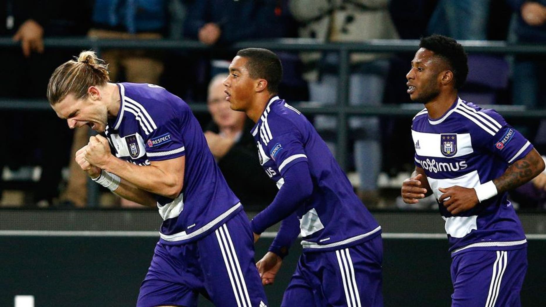 BRUSSELS, BELGIUM - OCTOBER 22: Guillaume Gillet (L) of Anderlecht celebrates after scoring a goal to level the scores at 1-1 during the UEFA Europa League Group J match between RSC Anderlecht and Tottenham Hotspur FC at the Constant Vanden Stock Stadium on October 22, 2015 in Brussels, Belgium. (Photo by Dean Mouhtaropoulos/Getty Images)