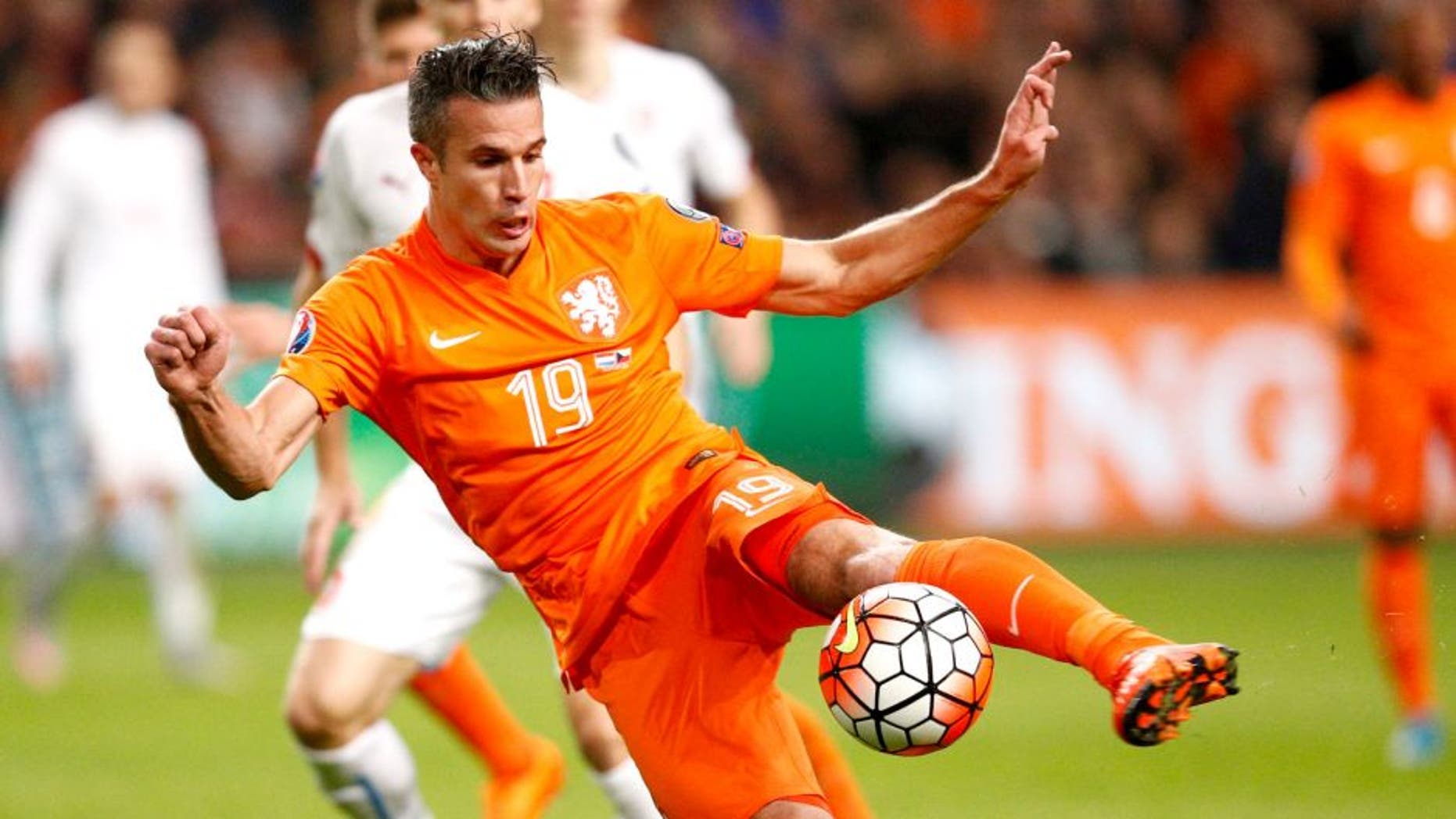 AMSTERDAM, NETHERLANDS - OCTOBER 13: Robin van Persie of the Netherlands misses a chance during the UEFA EURO 2016 qualifying Group A match between the Netherlands and the Czech Republic at Amsterdam Arena on October 13, 2015 in Amsterdam, Netherlands. (Photo by Dean Mouhtaropoulos/Getty Images)