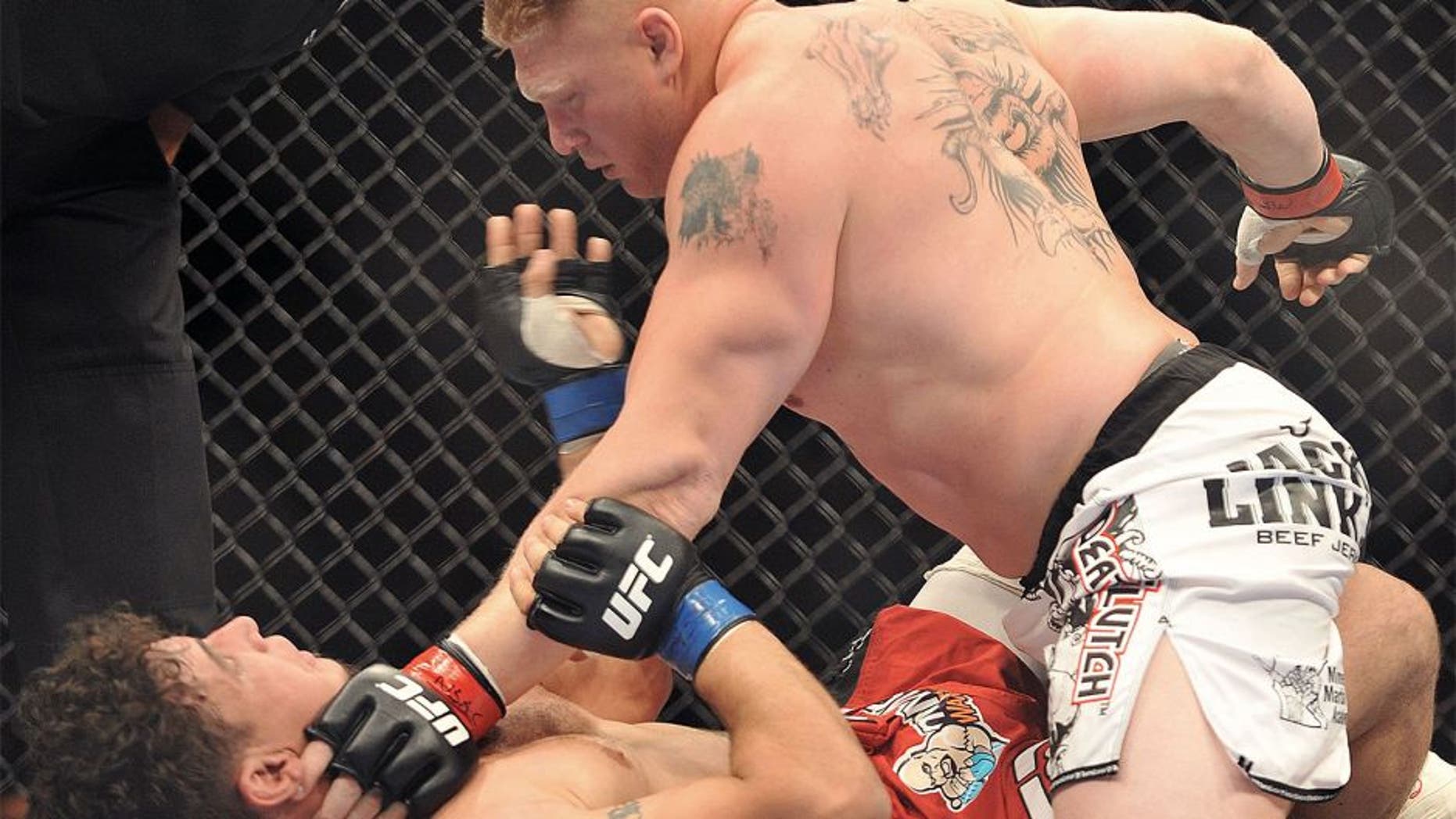 LAS VEGAS - JULY 11: UFC heavyweights Brock Lesnar (R) battles Frank Mir (L) during their heavyweight title bout during UFC 100 the Mandalay Bay Hotel and Casino on July 11, 2009 in Las Vegas, Nevada. (Photo by Jon Kopaloff/Getty Images)