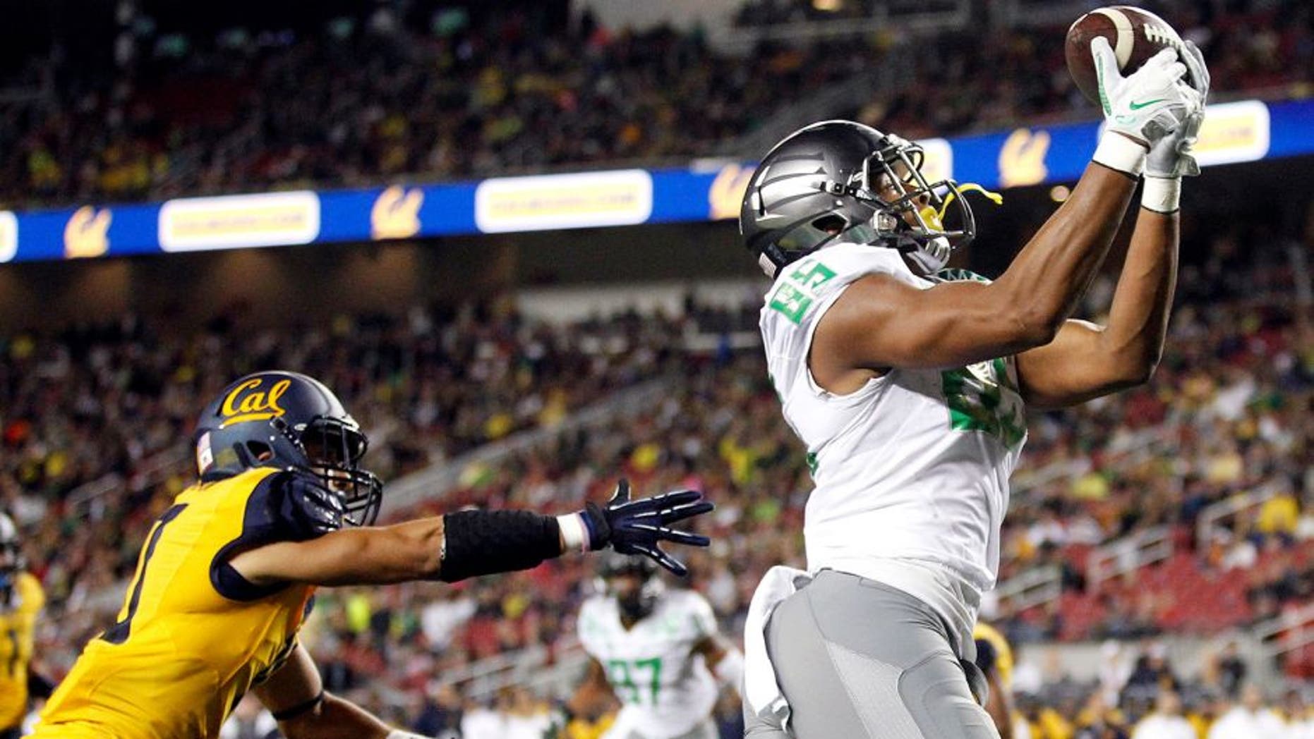 Oct 24, 2014; Santa Clara, CA, USA; Oregon Ducks tight end Pharaoh Brown (85) catches a touchdown pass against the California Golden Bears in the second quarter at Levi's Stadium. Mandatory Credit: Cary Edmondson-USA TODAY Sports