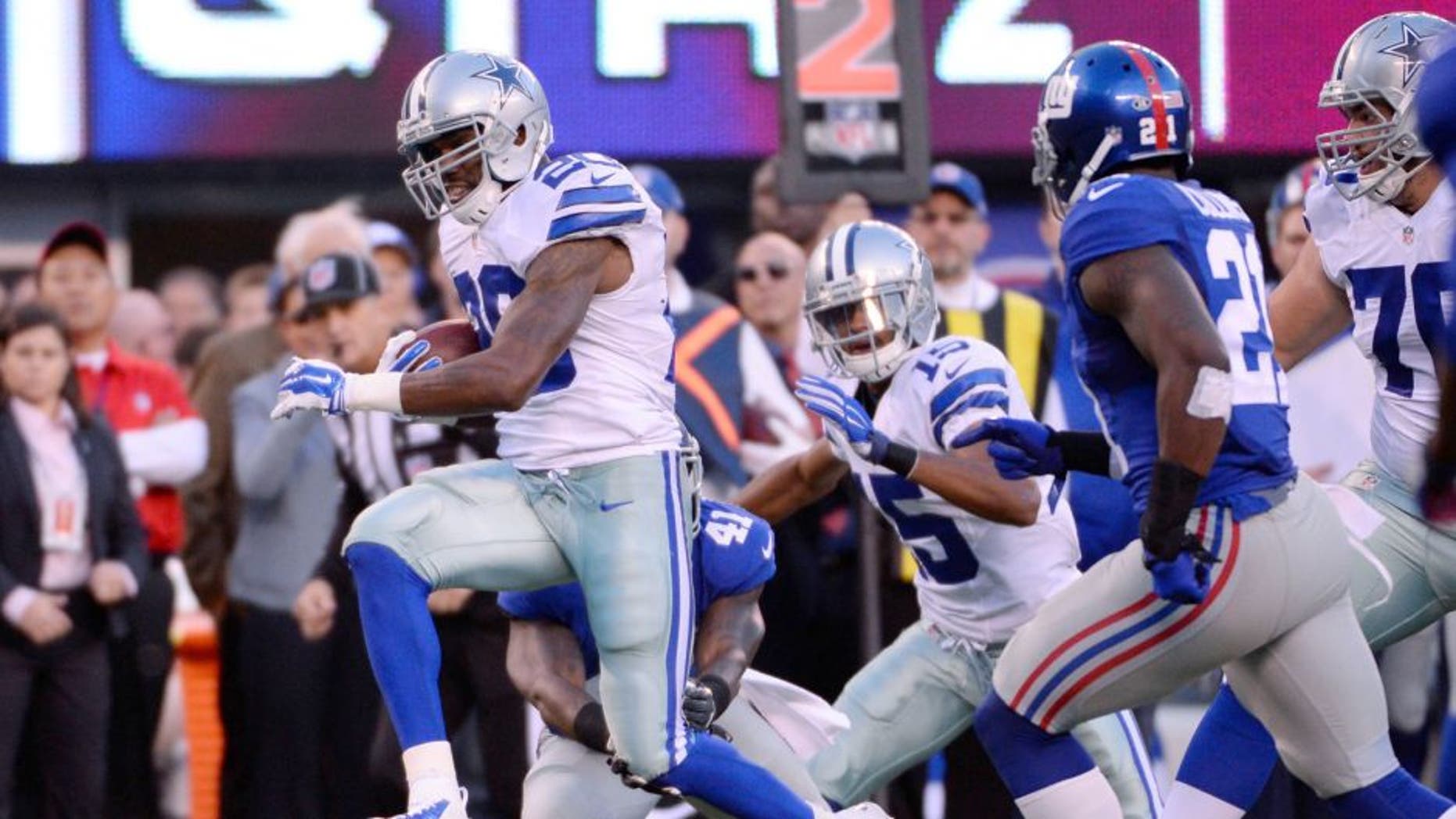 Oct 25, 2015; East Rutherford, NJ, USA; Dallas Cowboys running back Darren McFadden (20) runs against the New York Giants in the first half during the NFL game at MetLife Stadium. Mandatory Credit: Robert Deutsch-USA TODAY Sports