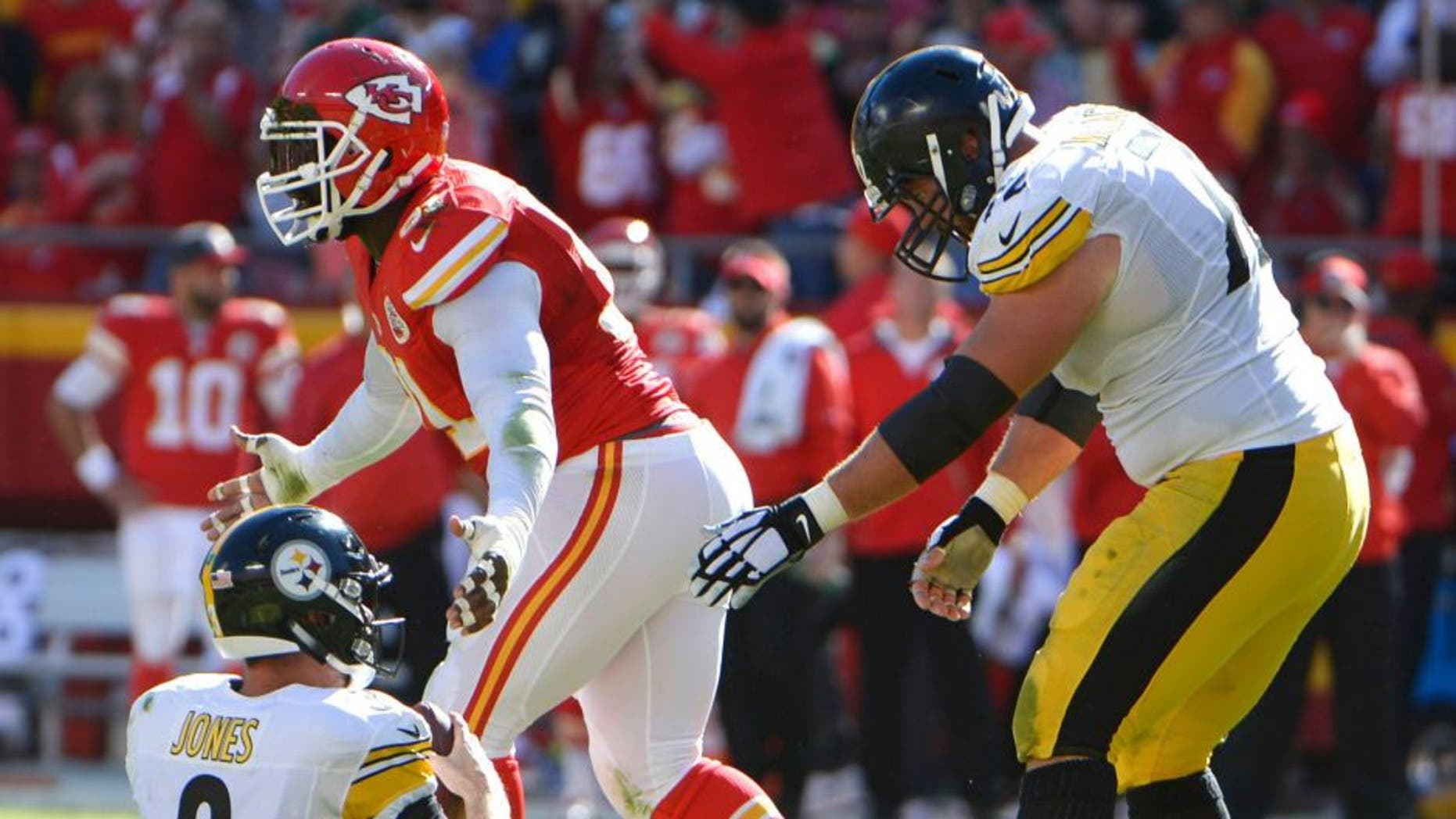 Oct 25, 2015; Kansas City, MO, USA; Kansas City Chiefs outside linebacker Tamba Hali (91) celebrates after sacking Pittsburgh Steelers quarterback Landry Jones (3) in the second half at Arrowhead Stadium. Kansas City won 23-13. Mandatory Credit: John Rieger-USA TODAY Sports