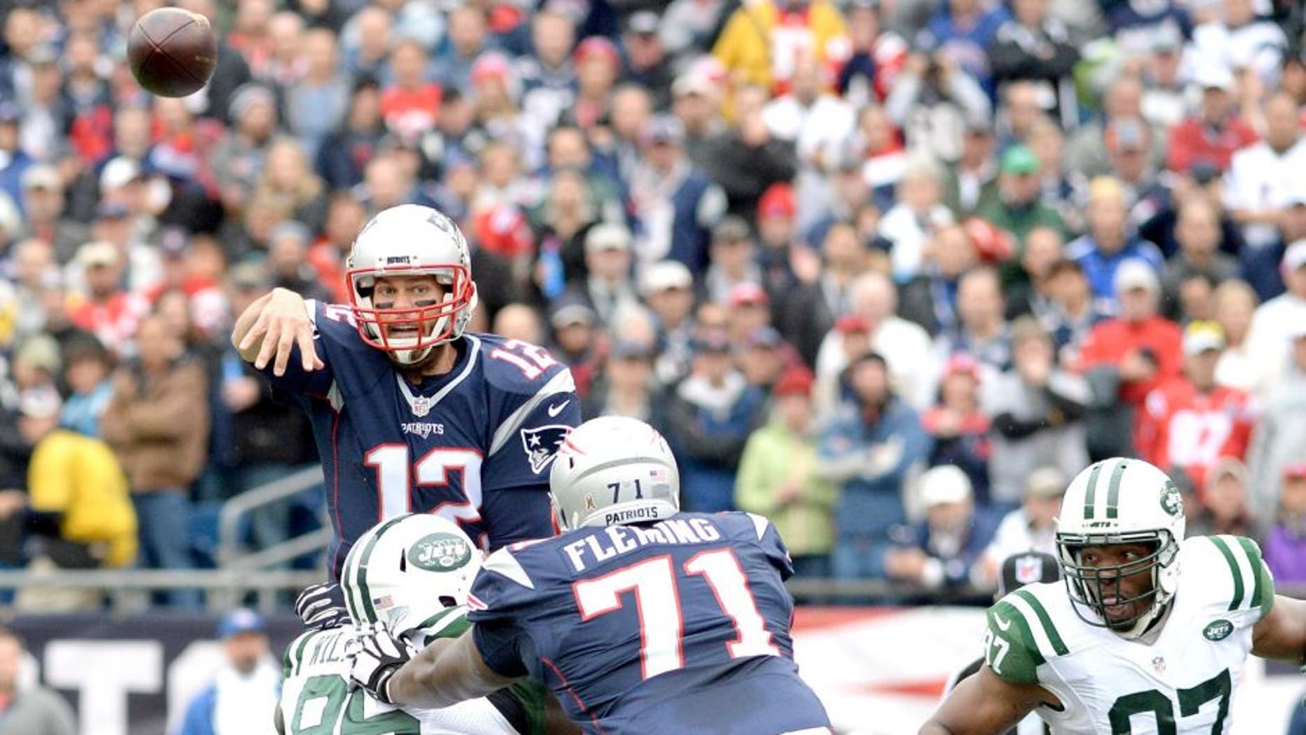 FOXBORO, MA - OCTOBER 25: Tom Brady #12 of the New England Patriots throws during the first quarter against the New York Jets at Gillette Stadium on October 25, 2015 in Foxboro, Massachusetts. (Photo by Darren McCollester/Getty Images)