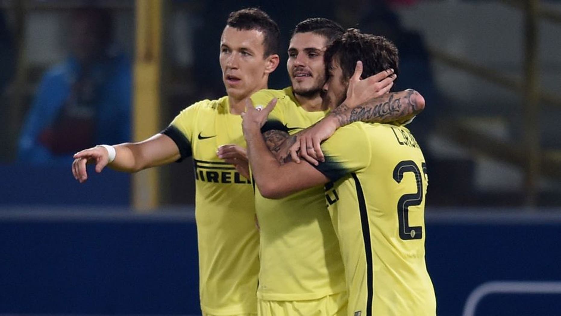 BOLOGNA, ITALY - OCTOBER 28: Mauro Icardi of FC Internazionale (C) celebrates after scoring the opening goal during the Serie A match between Bologna FC and FC Internazionale Milano at Stadio Renato Dall'Ara on October 28, 2015 in Bologna, Italy. (Photo by Claudio Villa - Inter/Inter via Getty Images)