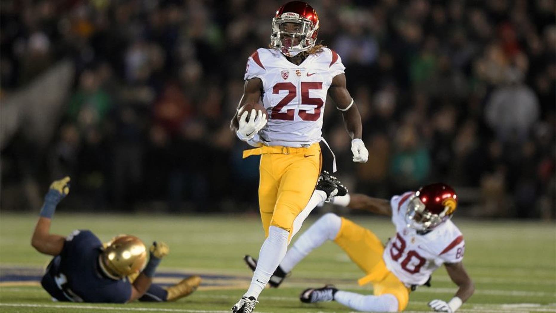 Oct 17, 2015; South Bend, IN, USA; Southern California Trojans tailback Ronald Jones II (25) carries the ball on a 65-yard gain against the Notre Dame Fighting Irish at Notre Dame Stadium. Mandatory Credit: Kirby Lee-USA TODAY Sports