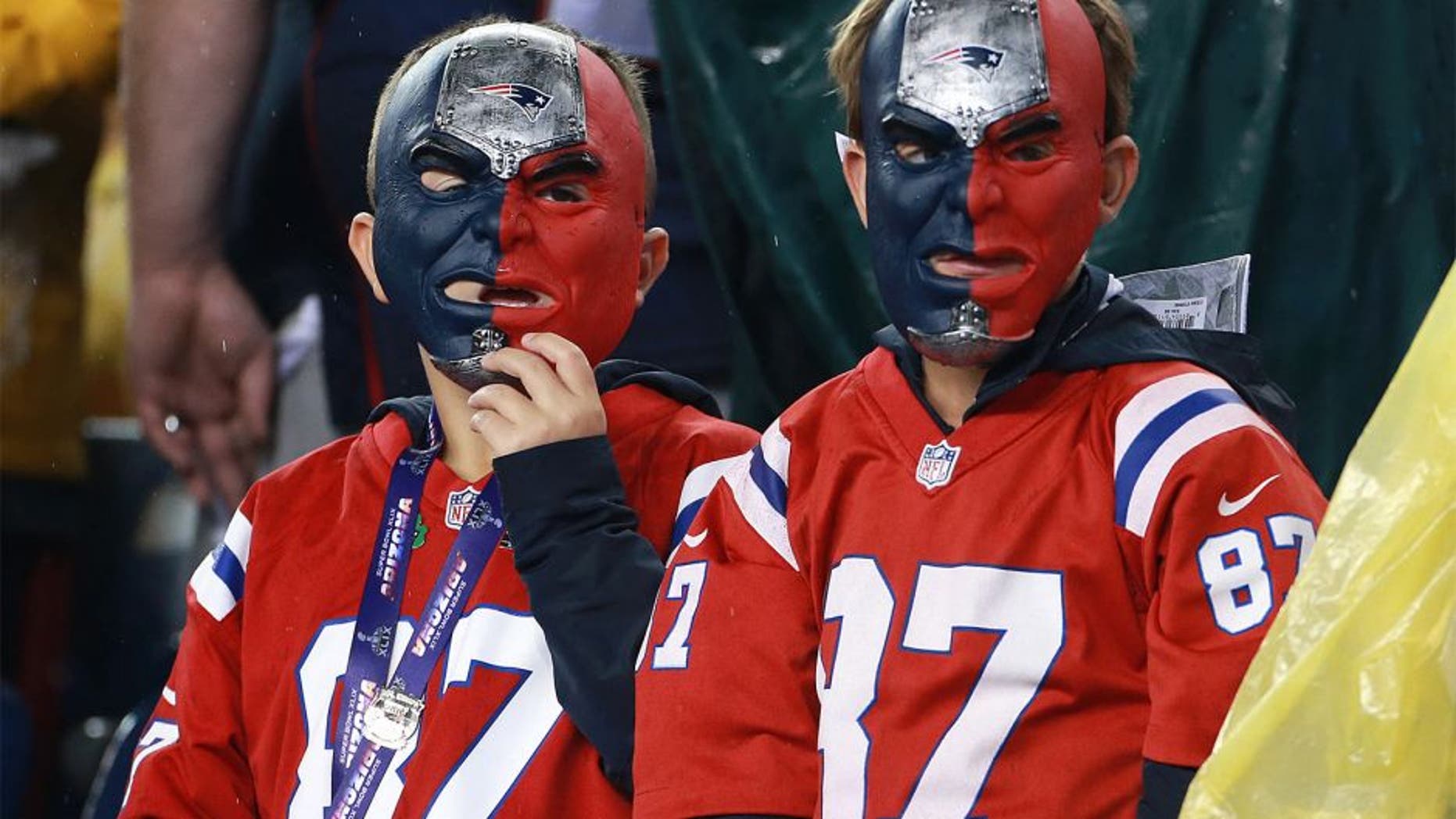 FOXBOROUGH, MA - SEPTEMBER 10: Fans at Gillette Stadium before the New England Patriots play the Pittsburgh Steelers on Thursday, Sept. 10, 2015. (Photo by Jim Davis/The Boston Globe via Getty Images)