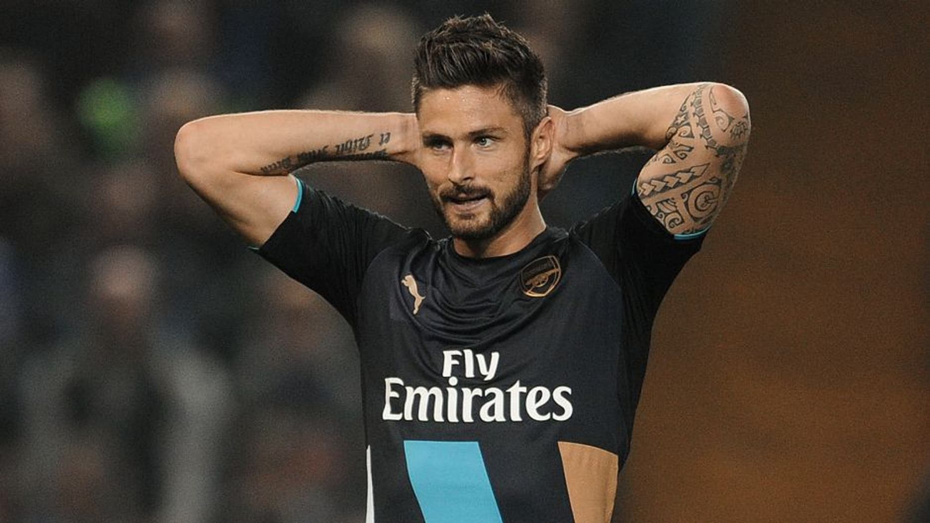 SHEFFIELD, ENGLAND - OCTOBER 27: Olivier Giroud of Arsenal during the Capital One Cup 4th Round match between Sheffield Wednesday and Arsenal at Hillsborough Stadium on October 27, 2015 in Sheffield, England. (Photo by David Price/Arsenal FC via Getty Images)