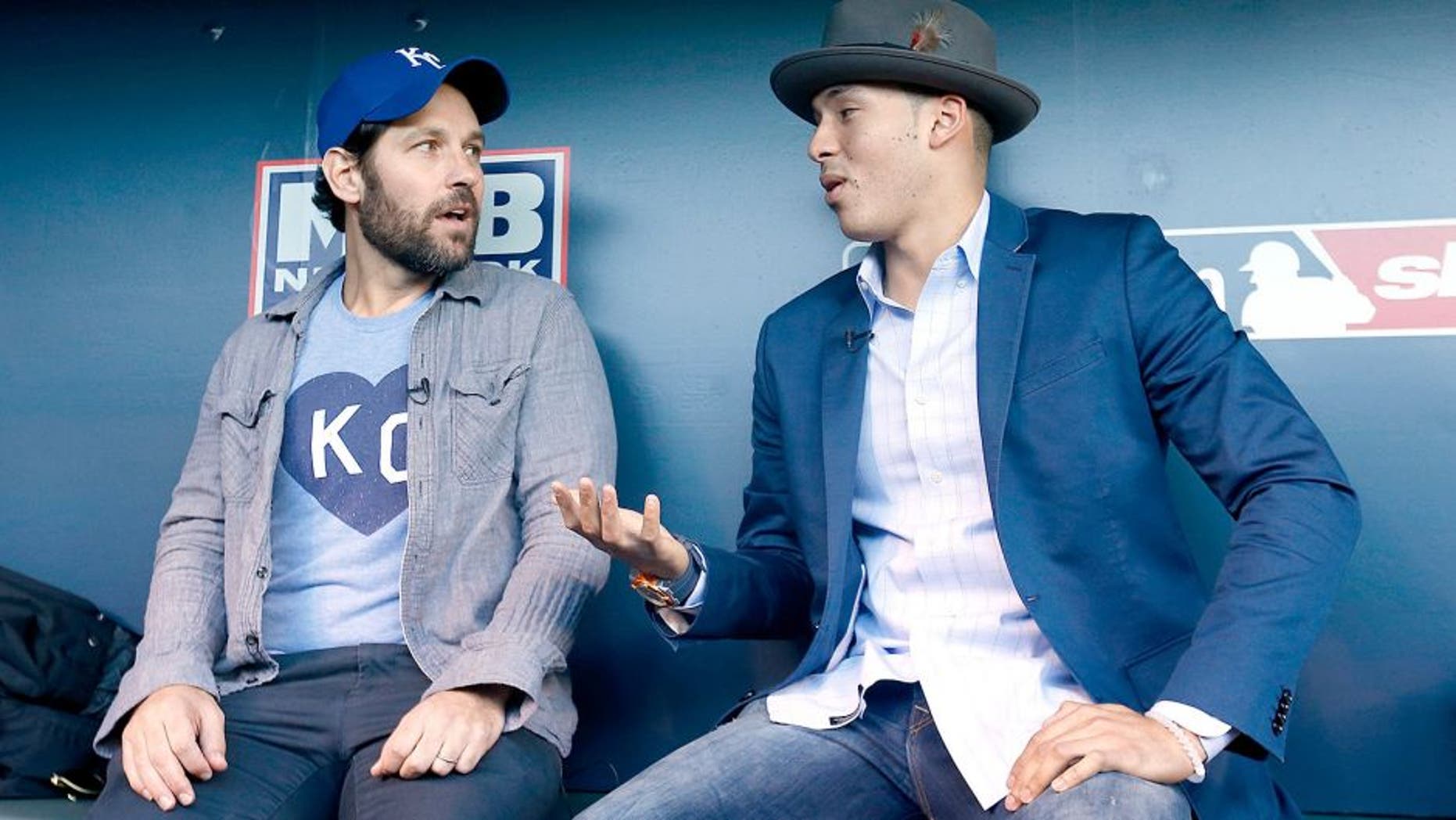 KANSAS CITY, MO - OCTOBER 28: Actor Paul Rudd talks with Carlos Correa of the Houston Astros before Game Two of the 2015 World Series between the Kansas City Royals and the New York Mets at Kauffman Stadium on October 28, 2015 in Kansas City, Missouri. (Photo by Christian Petersen/Getty Images)