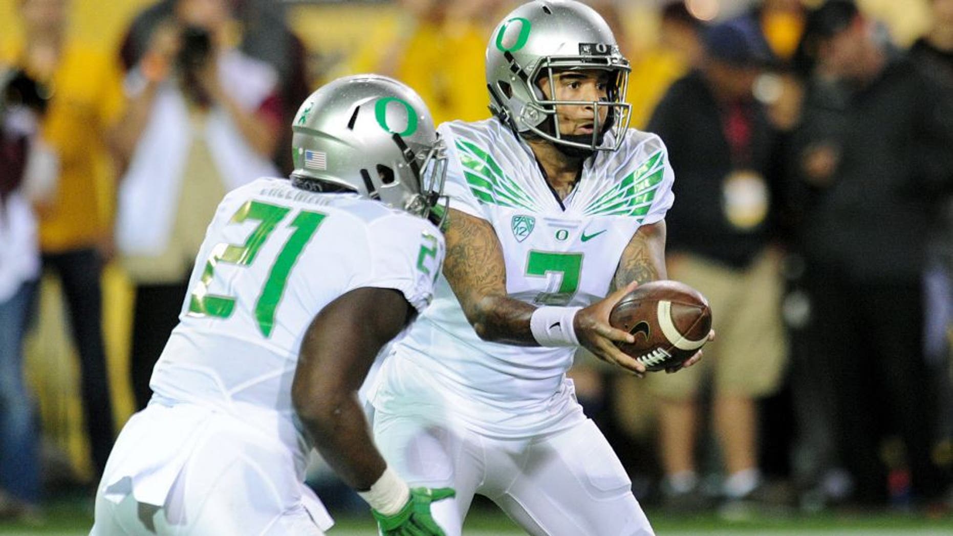 Oct 29, 2015; Tempe, AZ, USA; Oregon Ducks quarterback Vernon Adams Jr. (3) hands off to Oregon Ducks running back Royce Freeman (21) during the first half against the Arizona State Sun Devils at Sun Devil Stadium. Mandatory Credit: Matt Kartozian-USA TODAY Sports
