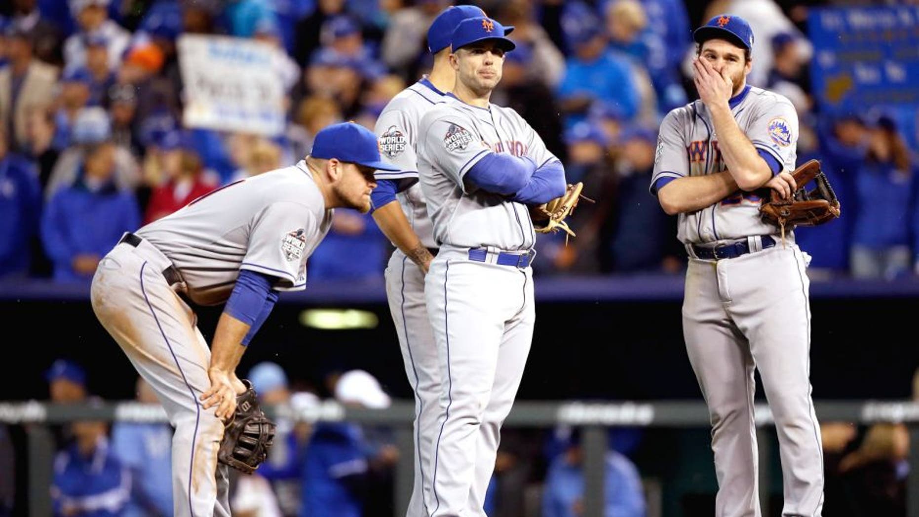 KANSAS CITY, MO - OCTOBER 28: David Wright #5 of the New York Mets and Daniel Murphy #28 of the New York Mets react in the eighth inning against the Kansas City Royals in Game Two of the 2015 World Series at Kauffman Stadium on October 28, 2015 in Kansas City, Missouri. (Photo by Christian Petersen/Getty Images)