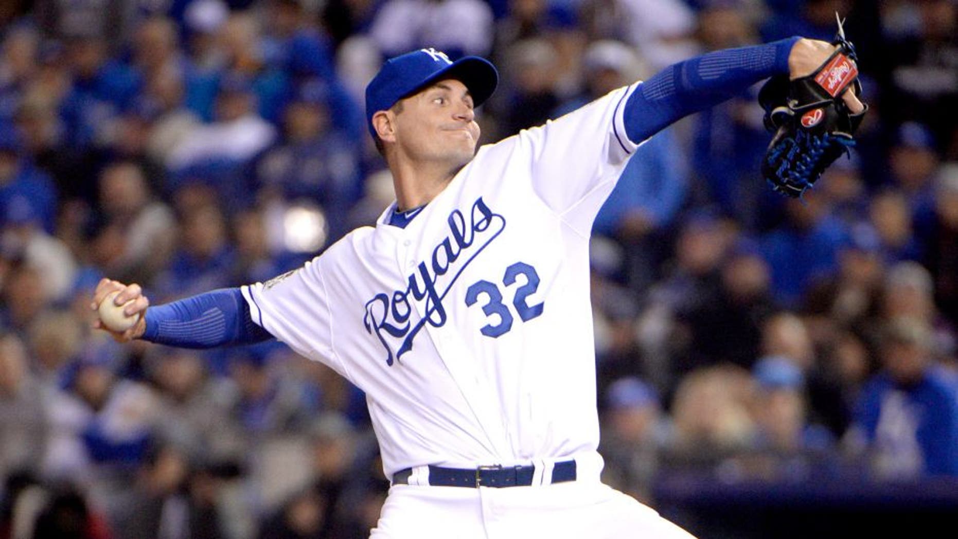 Oct 27, 2015; Kansas City, MO, USA; Kansas City Royals pitcher Chris Young (32) throws a pitch against the New York Mets in the 12th inning in game one of the 2015 World Series at Kauffman Stadium. Mandatory Credit: John Rieger-USA TODAY Sports