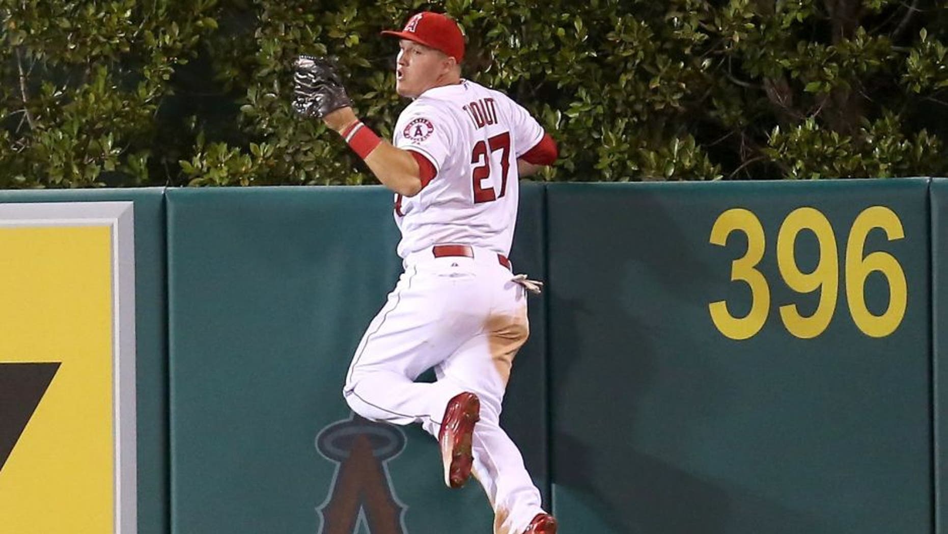 ANAHEIM, CA - SEPTEMBER 26: Center fielder Mike Trout #27 of the Los Angeles Angels of Anaheim reacts after jumping at the wall and making the catch to take a home away from Jesus Montero of the Seattle Mariners in the fourth inning at Angel Stadium of Anaheim on September 26, 2015 in Anaheim, California. (Photo by Stephen Dunn/Getty Images)