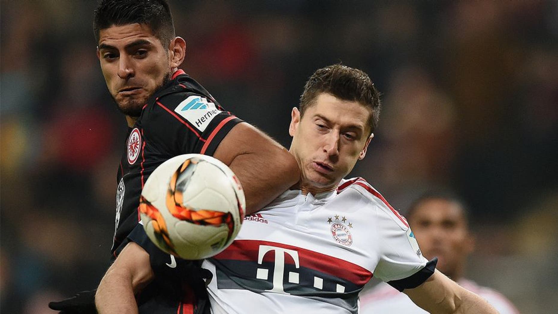 FRANKFURT AM MAIN, GERMANY - OCTOBER 30: Robert Lewandowski (R) of Muenchen and Carlos Zambrano (L) of Frankfurt compete for the ball during the Bundesliga match between Eintracht Frankfurt and FC Bayern Muenchen at Commerzbank-Arena on October 30, 2015 in Frankfurt am Main, Germany. (Photo by Matthias Hangst/Bongarts/Getty Images)