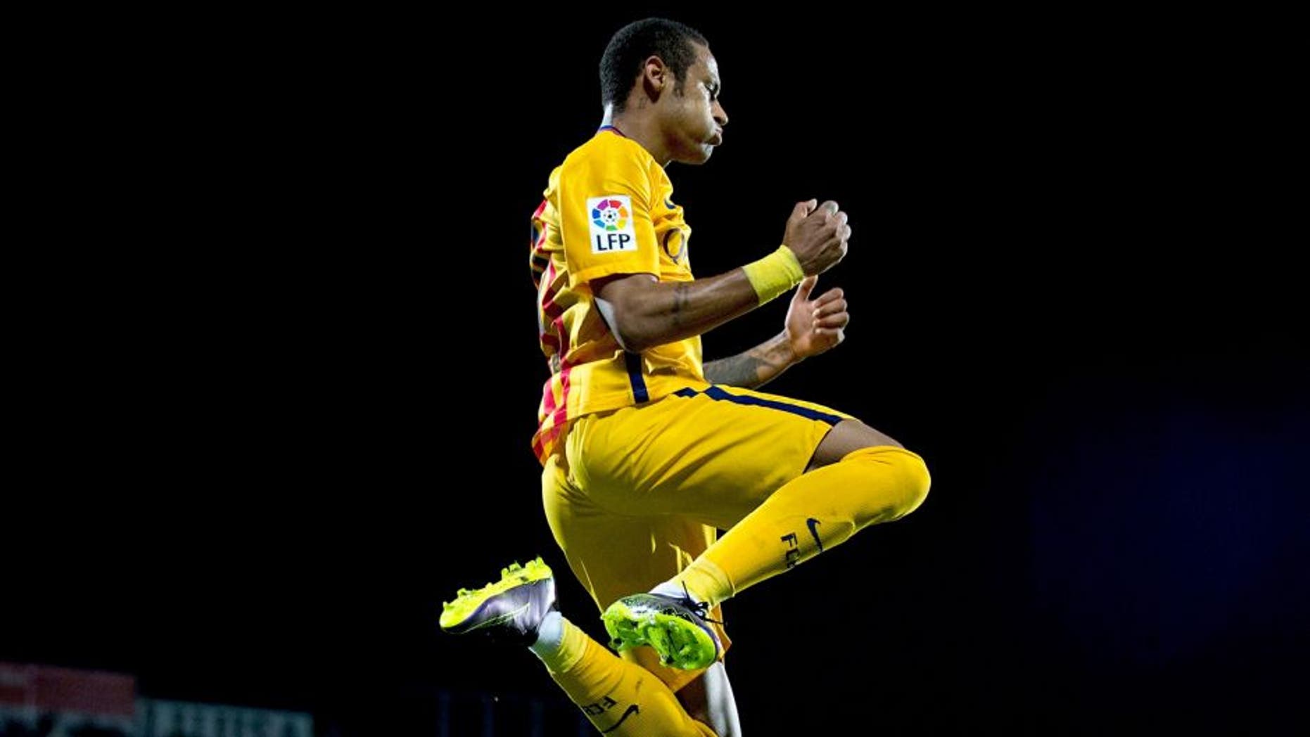 GETAFE, SPAIN - OCTOBER 31: Neymar JR. of FC Barcelona celebrates scoring their second goal during the La Liga match between Getafe CF and FC Barcelona at Coliseum Alfonso Perez on October 31, 2015 in Getafe, Spain. (Photo by Gonzalo Arroyo Moreno/Getty Images)