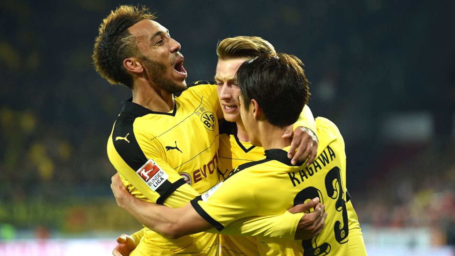 MAINZ, GERMANY - OCTOBER 16: Marco Reus of Dortmund celebrates with his team-mates after scoring his team's first goal during the Bundesliga match between 1. FSV Mainz 05 and Borussia Dortmund at Coface Arena on October 16, 2015 in Mainz, Germany. (Photo by Matthias Hangst/Bongarts/Getty Images)