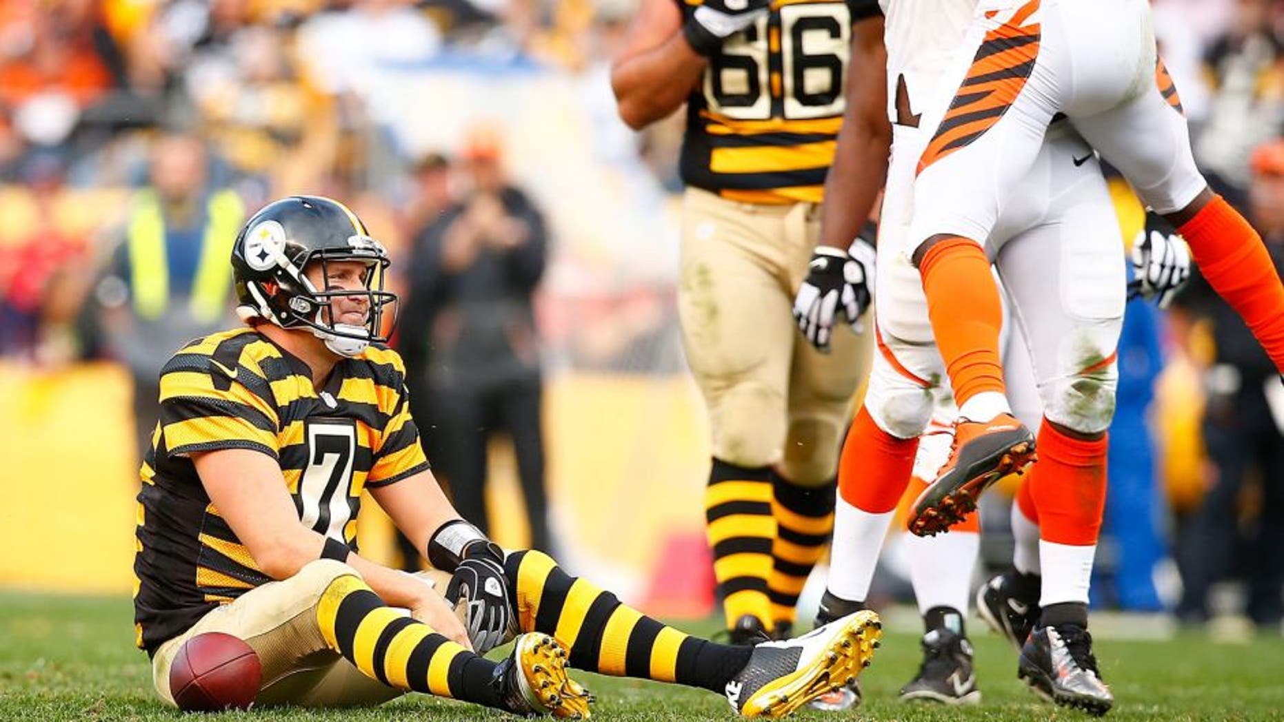 PITTSBURGH, PA - NOVEMBER 01: Ben Roethlisberger #7 of the Pittsburgh Steelers takes a moment after being tackled in the 4th quarter of the game against the Cincinnati Bengals at Heinz Field on November 1, 2015 in Pittsburgh, Pennsylvania. (Photo by Jared Wickerham/Getty Images)