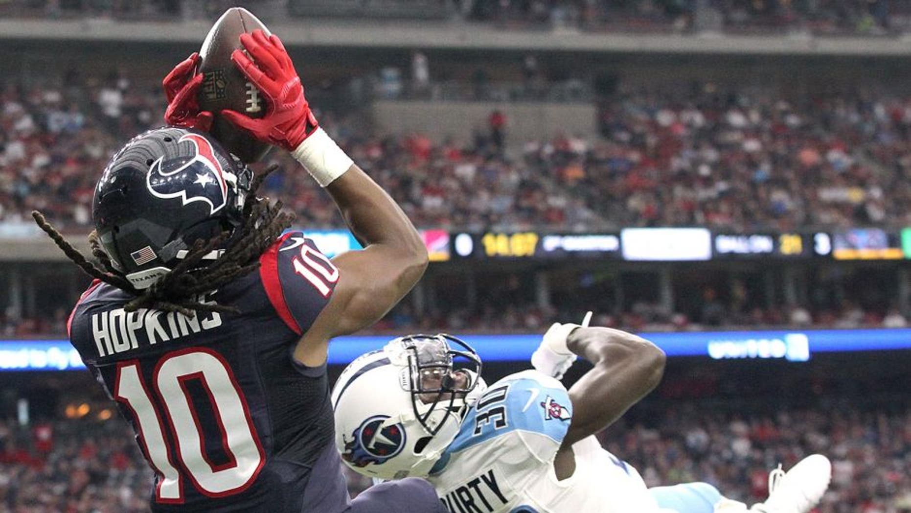HOUSTON, TX - NOVEMBER 01: DeAndre Hopkins #10 of the Houston Texans makes a touchdown catch against Jason McCourty #30 of the Tennessee Titans in the second quarter on November 1, 2015 at NRG Stadium in Houston, Texas. (Photo by Thomas B. Shea/Getty Images)