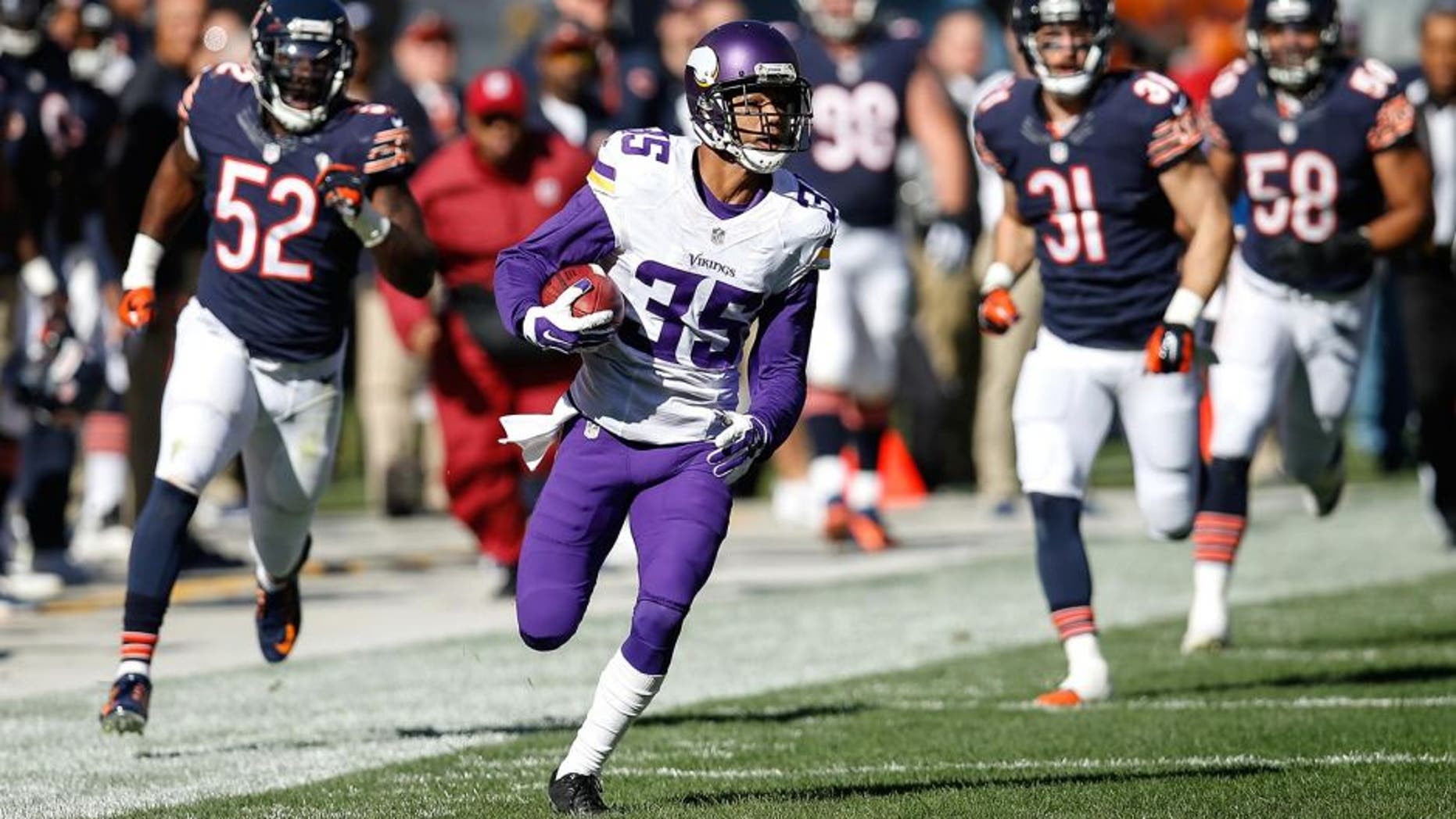 CHICAGO, IL - NOVEMBER 01: Marcus Sherels #35 of the Minnesota Vikings runs the football toward the endzone for a 65 yard punt return against the Chicago Bears in the first quarter at Soldier Field on November 1, 2015 in Chicago, Illinois. (Photo by Joe Robbins/Getty Images)