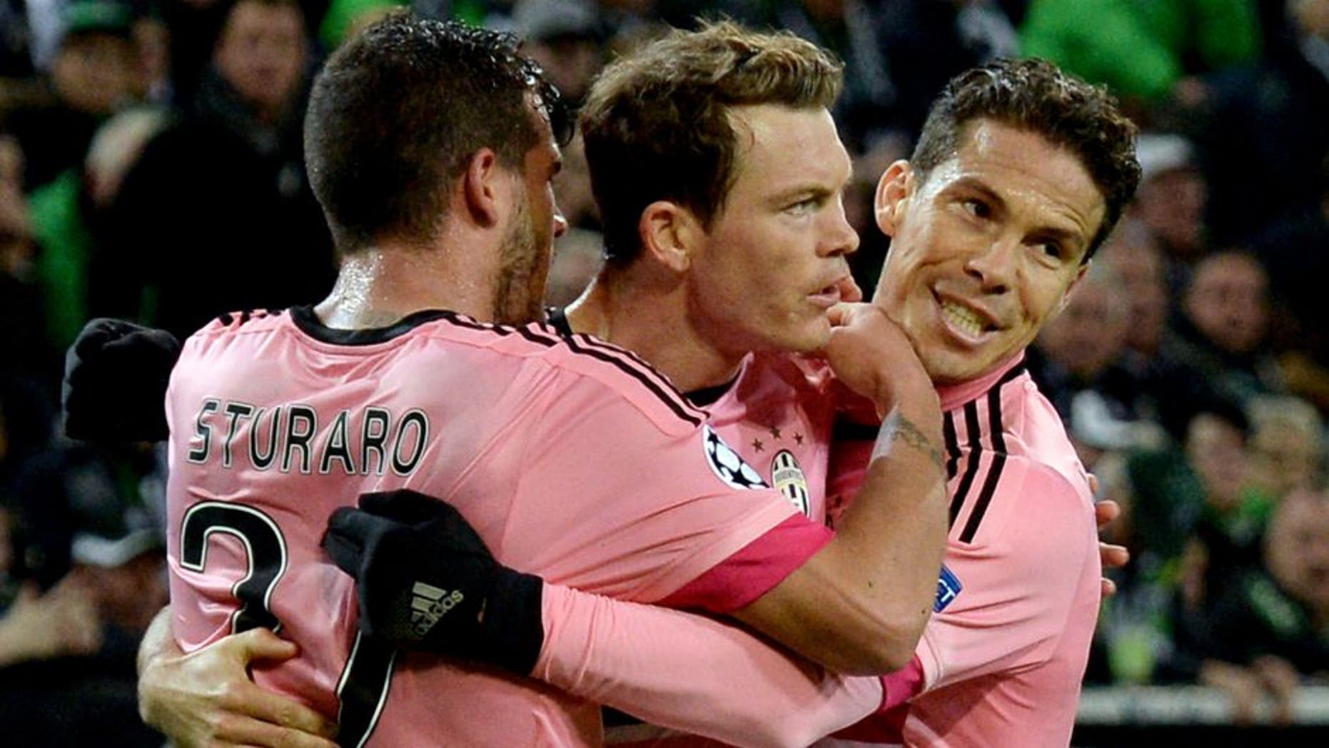 MOENCHENGLADBACH, GERMANY - NOVEMBER 03: Stephan Lichtsteiner (C) of Juventus celebrates with team mates after scoring his team's first goal during the UEFA Champions League group stage match between VfL Borussia Monchengladbach and Juventus FC on November 3, 2015 in Moenchengladbach, Germany. (Photo by Sascha Steinbach/Bongarts/Getty Images)