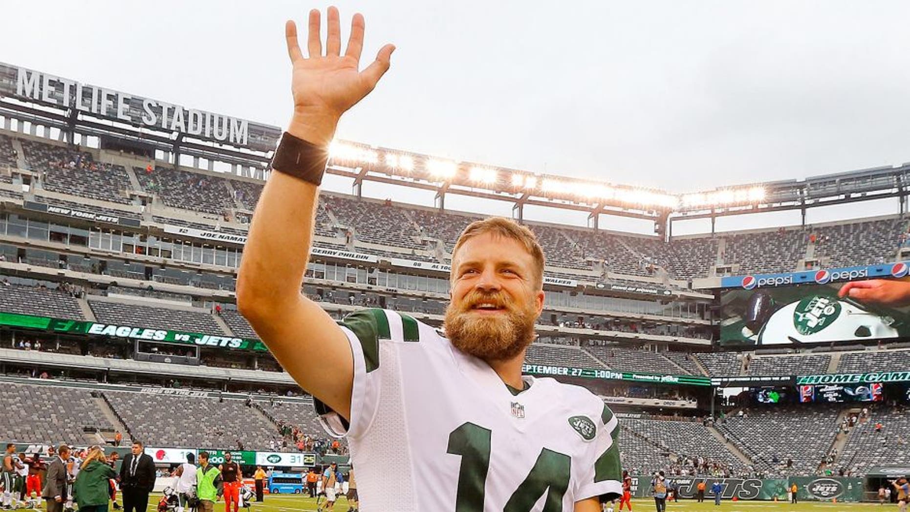 EAST RUTHERFORD, NJ - SEPTEMBER 13: (NEW YORK DAILIES OUT) Ryan Fitzpatrick #14 of the New York Jets walks off the field after defeating the Cleveland Browns on September 13, 2015 at MetLife Stadium in East Rutherford, New Jersey. The Jets defeated the Browns 31-10. (Photo by Jim McIsaac/Getty Images)