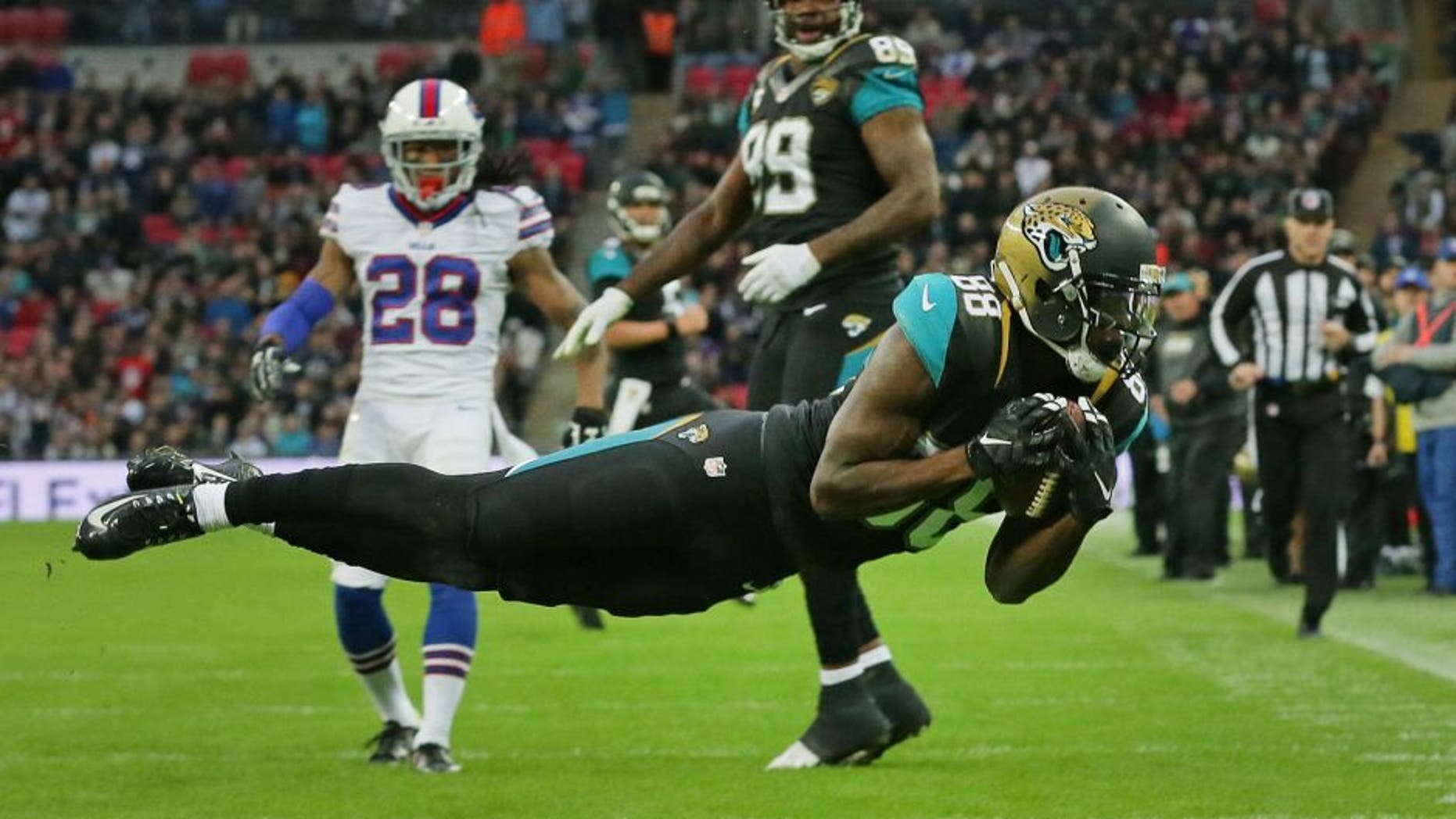 Jacksonville Jaguars wide receiver Allen Hurns (88) catches the ball for a touchdown during the NFL game between Buffalo Bills and Jacksonville Jaguars at Wembley Stadium in London, Sunday, Oct. 25, 2015. (AP Photo/Tim Ireland)
