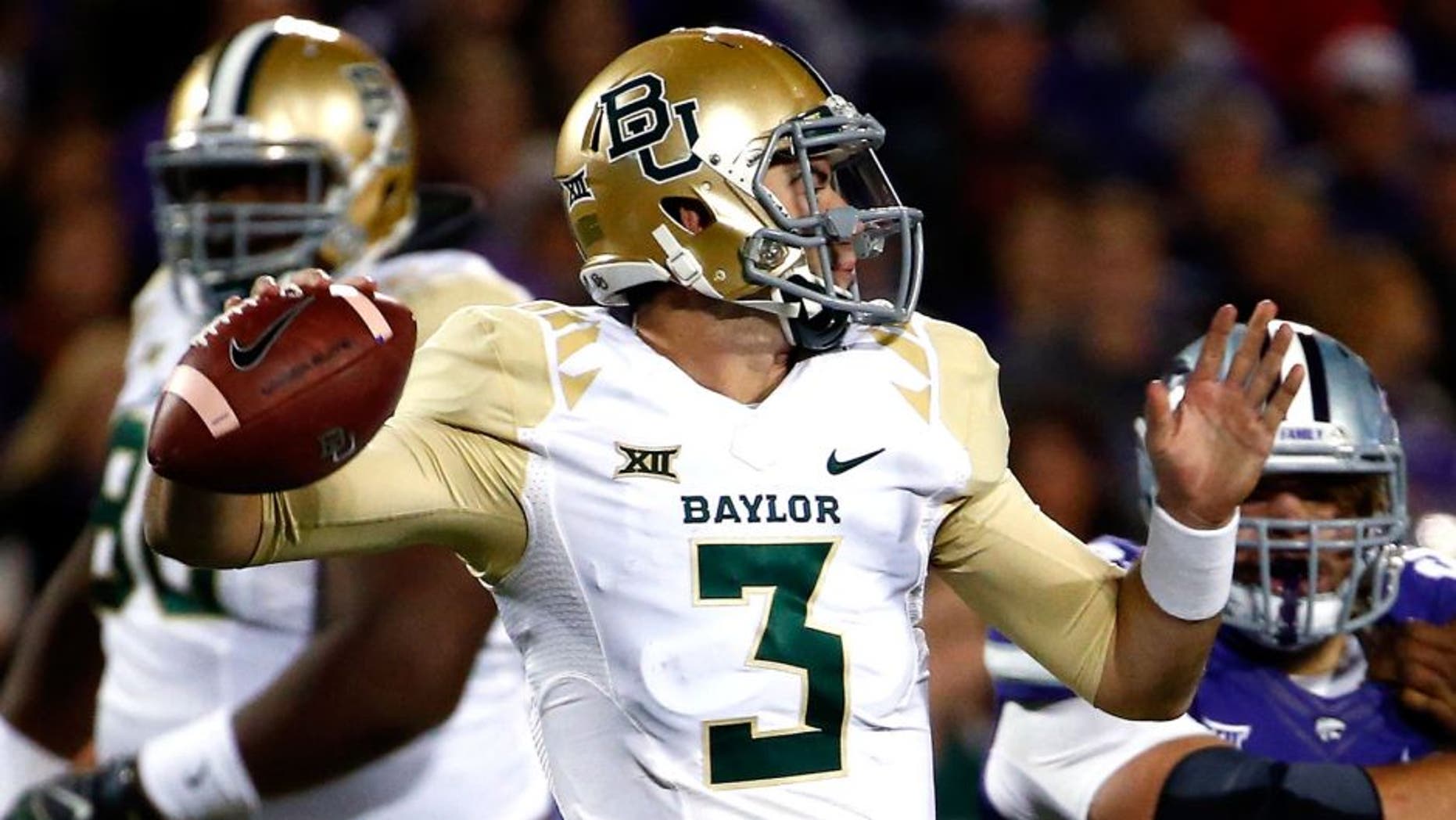 MANHATTAN, KS - NOVEMBER 05: Quarterback Jarrett Stidham #3 of the Baylor Bears passes during the 1st quarter of the game against the Kansas State Wildcats at Bill Snyder Family Football Stadium on November 5, 2015 in Manhattan, Kansas. (Photo by Jamie Squire/Getty Images)