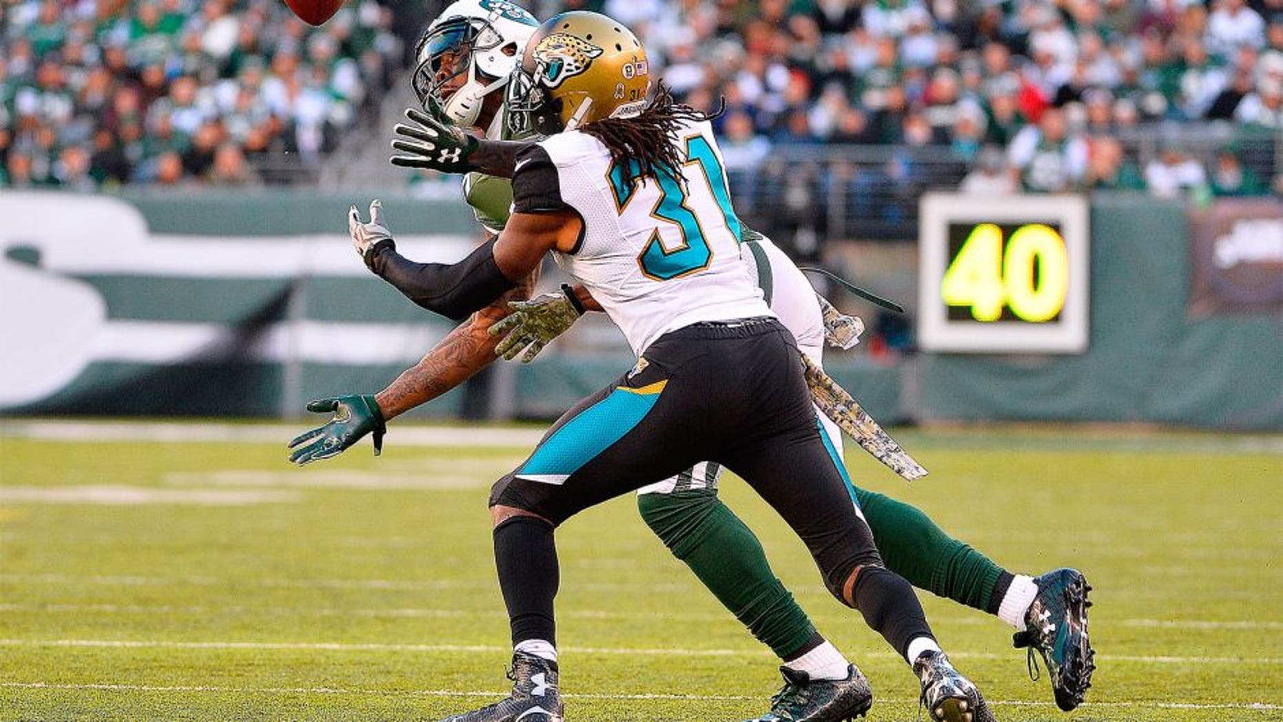 EAST RUTHERFORD, NJ - NOVEMBER 08: Brandon Marshall #15 of the New York Jets catches a ball under pressure from Davon House #31 of the Jacksonville Jaguars during the third quarter at MetLife Stadium on November 8, 2015 in East Rutherford, New Jersey. (Photo by Alex Goodlett/Getty Images)