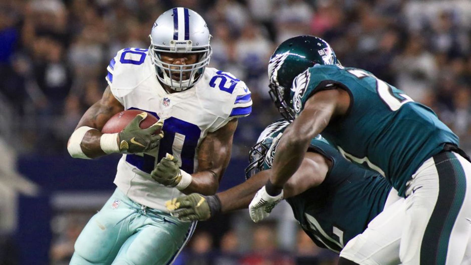 Nov 8, 2015; Arlington, TX, USA; Dallas Cowboys running back Darren McFadden (20) carries the ball against the Philadelphia Eagles during the second half of a game at AT&T Stadium. Mandatory Credit: Ray Carlin-USA TODAY Sports