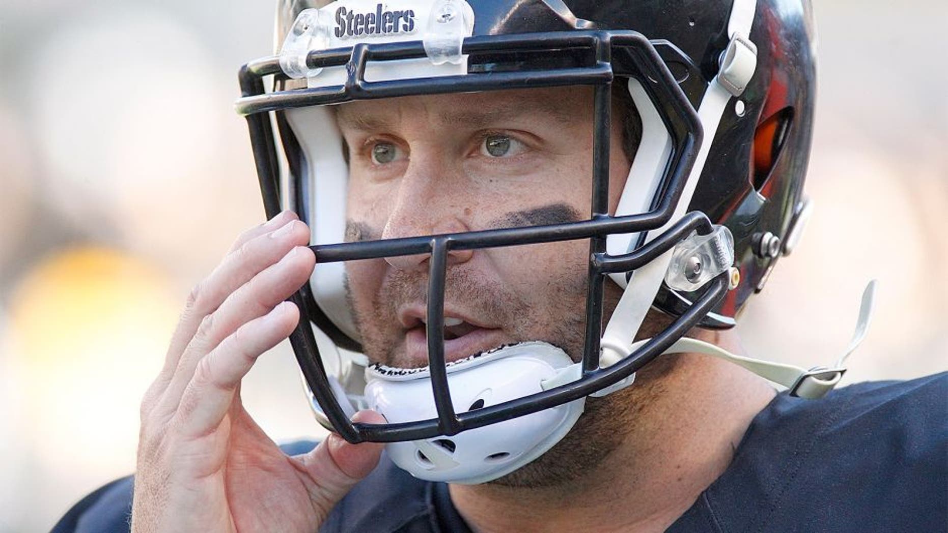 PITTSBURGH, PA - NOVEMBER 08: Ben Roethlisberger #7 of the Pittsburgh Steelers during the first half of the game against the Oakland Raiders at Heinz Field on November 8, 2015 in Pittsburgh, Pennsylvania. (Photo by Justin K. Aller/Getty Images)