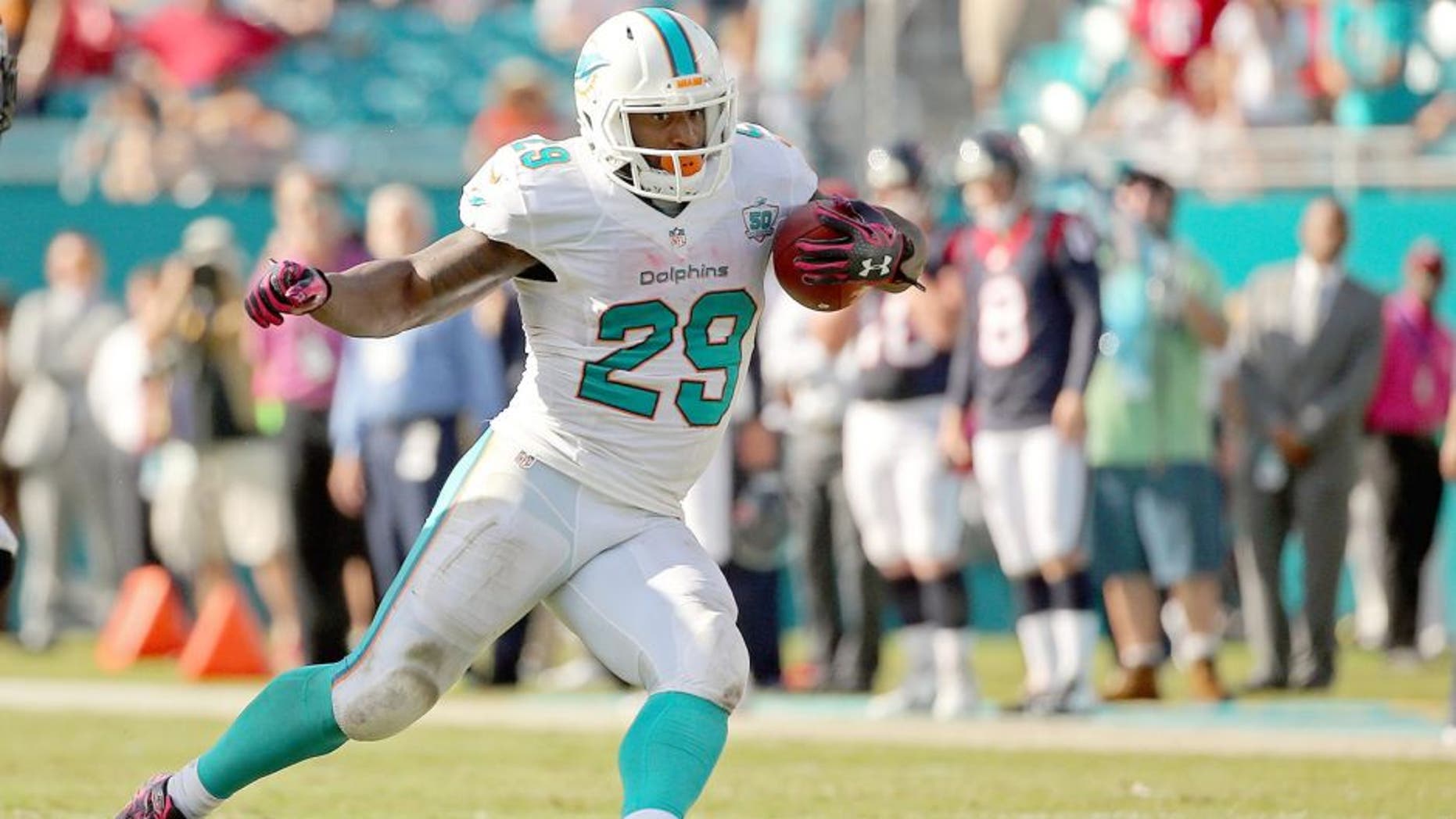 MIAMI GARDENS, FL - OCTOBER 25: Jonas Gray #29 of the Miami Dolphins rushes during a game against the Houston Texans at Sun Life Stadium on October 25, 2015 in Miami Gardens, Florida. (Photo by Mike Ehrmann/Getty Images)