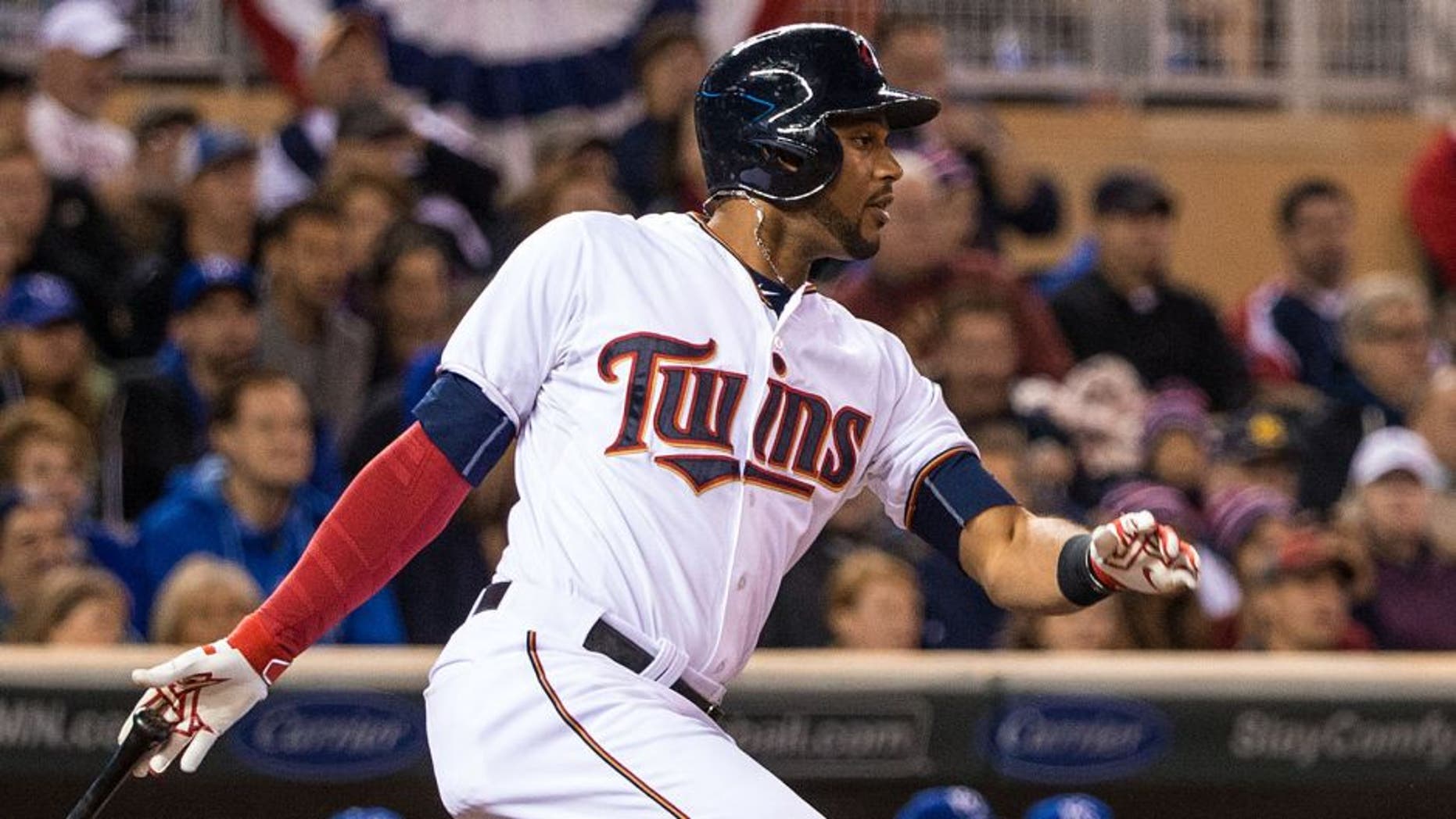 MINNEAPOLIS, MN- OCTOBER 02: Aaron Hicks #32 of the Minnesota Twins bats against the Kansas City Royals on October 2, 2015 at Target Field in Minneapolis, Minnesota. The Royals defeated the Twins 3-1. (Photo by Brace Hemmelgarn/Minnesota Twins/Getty Images)