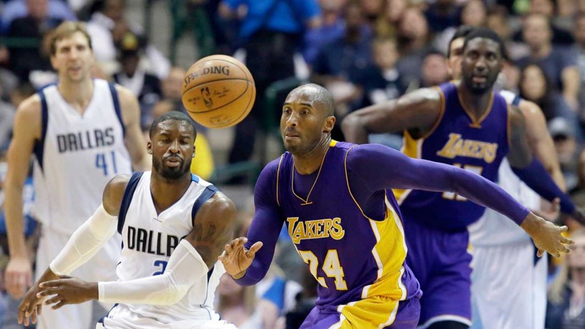 Los Angeles Lakers forward Kobe Bryant (24) chases the ball in front of Dallas Mavericks guard Raymond Felton (2) during the second half of an NBA basketball game Friday, Nov. 13, 2015, in Dallas. The Mavericks won 90-82. (AP Photo/LM Otero)