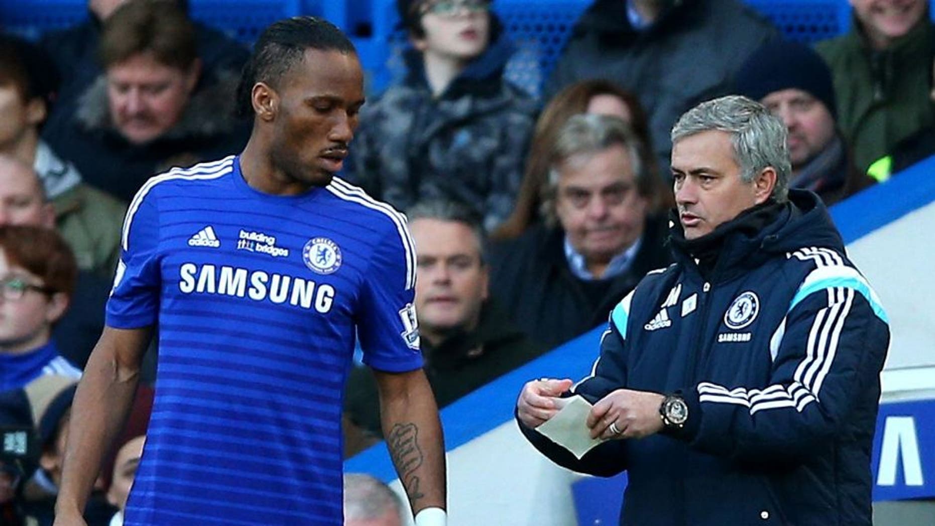 LONDON, ENGLAND - FEBRUARY 21: Jose Mourinho the manager of Chelsea sends on Didier Drogba of Chelsea as a second half substitiute during the Barclays Premier League match between Chelsea and Burnley at Stamford Bridge on February 21, 2015 in London, England. (Photo by Paul Gilham/Getty Images)