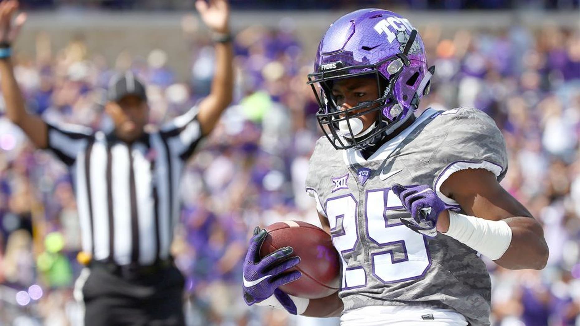 FORT WORTH, TX - OCTOBER 03: KaVontae Turpin #25 of the TCU Horned Frogs scores a touchdown against the Texas Longhorns in the first half at Amon G. Carter Stadium on October 3, 2015 in Fort Worth, Texas. (Photo by Tom Pennington/Getty Images)