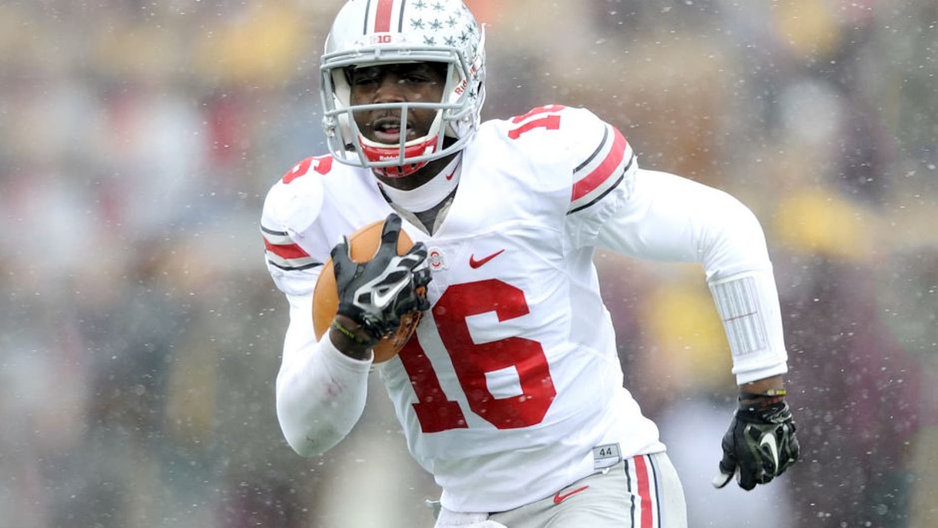 MINNEAPOLIS, MN - NOVEMBER 15: J.T. Barrett #16 of the Ohio State Buckeyes carries the football against the Minnesota Golden Gophers during the second quarter of the game on November 15, 2014 at TCF Bank Stadium in Minneapolis, Minnesota. (Photo by Hannah Foslien/Getty Images)
