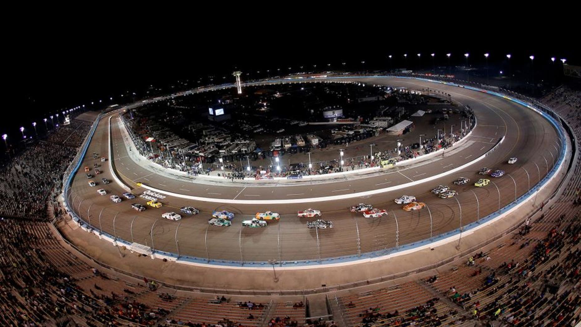 AVONDALE, AZ - NOVEMBER 13: A general view of race action during the NASCAR Camping World Truck Series Lucas Oil 150 at Phoenix International Raceway on November 13, 2015 in Avondale, Arizona. (Photo by Christian Petersen/Getty Images)