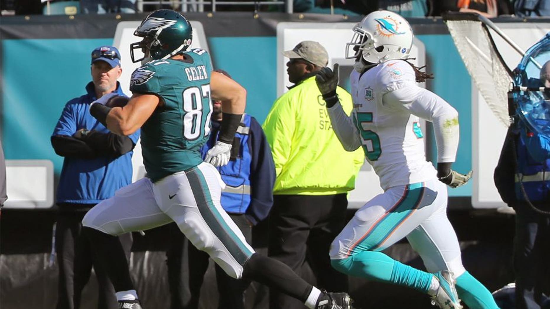 Nov 15, 2015; Philadelphia, PA, USA; Philadelphia Eagles tight end Brent Celek (87) carries the ball after a catch against the Miami Dolphins during the first quarter at Lincoln Financial Field. Mandatory Credit: Jeffrey G. Pittenger-USA TODAY Sports