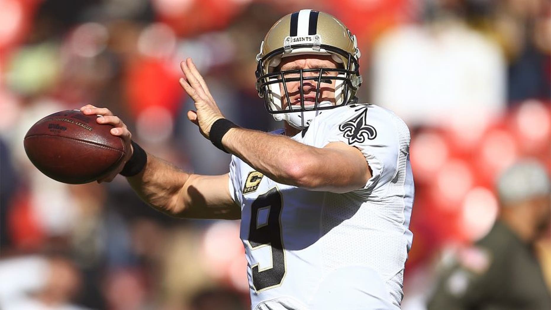 LANDOVER, MD - NOVEMBER 15: Quarterback Drew Brees #9 of the New Orleans Saints warms up prior to a game against the Washington Redskins at FedExField on November 15, 2015 in Landover, Maryland. (Photo by Matt Hazlett/Getty Images)