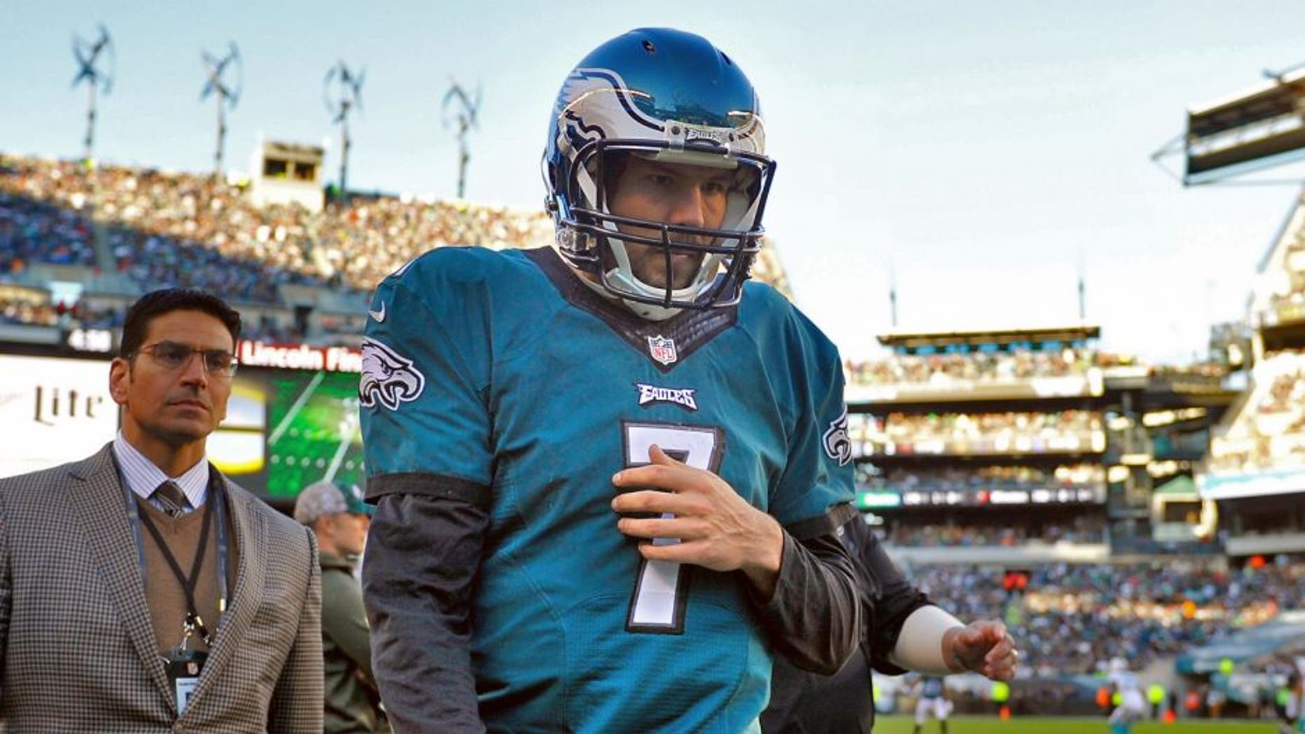 PHILADELPHIA, PA - NOVEMBER 15: Quarterback Sam Bradford #7 of the Philadelphia Eagles leaves the field due to an injury in the third quarter against the Miami Dolphins at Lincoln Financial Field on November 15, 2015 in Philadelphia, Pennsylvania. (Photo by Alex Goodlett/Getty Images)