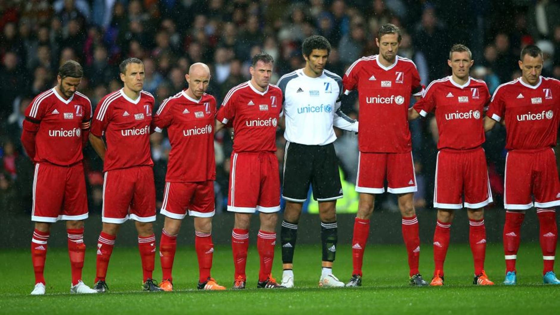 MANCHESTER, ENGLAND - NOVEMBER 14: The Great Britain & Ireland team observe a silence, in remembrance to the victims of the previous day's terror attacks in Paris, prior to kickoff during the David Beckham Match for Children in aid of UNICEF between Great Britain & Ireland and Rest of the World at Old Trafford on November 14, 2015 in Manchester, England. (Photo by Alex Livesey/Getty Images)