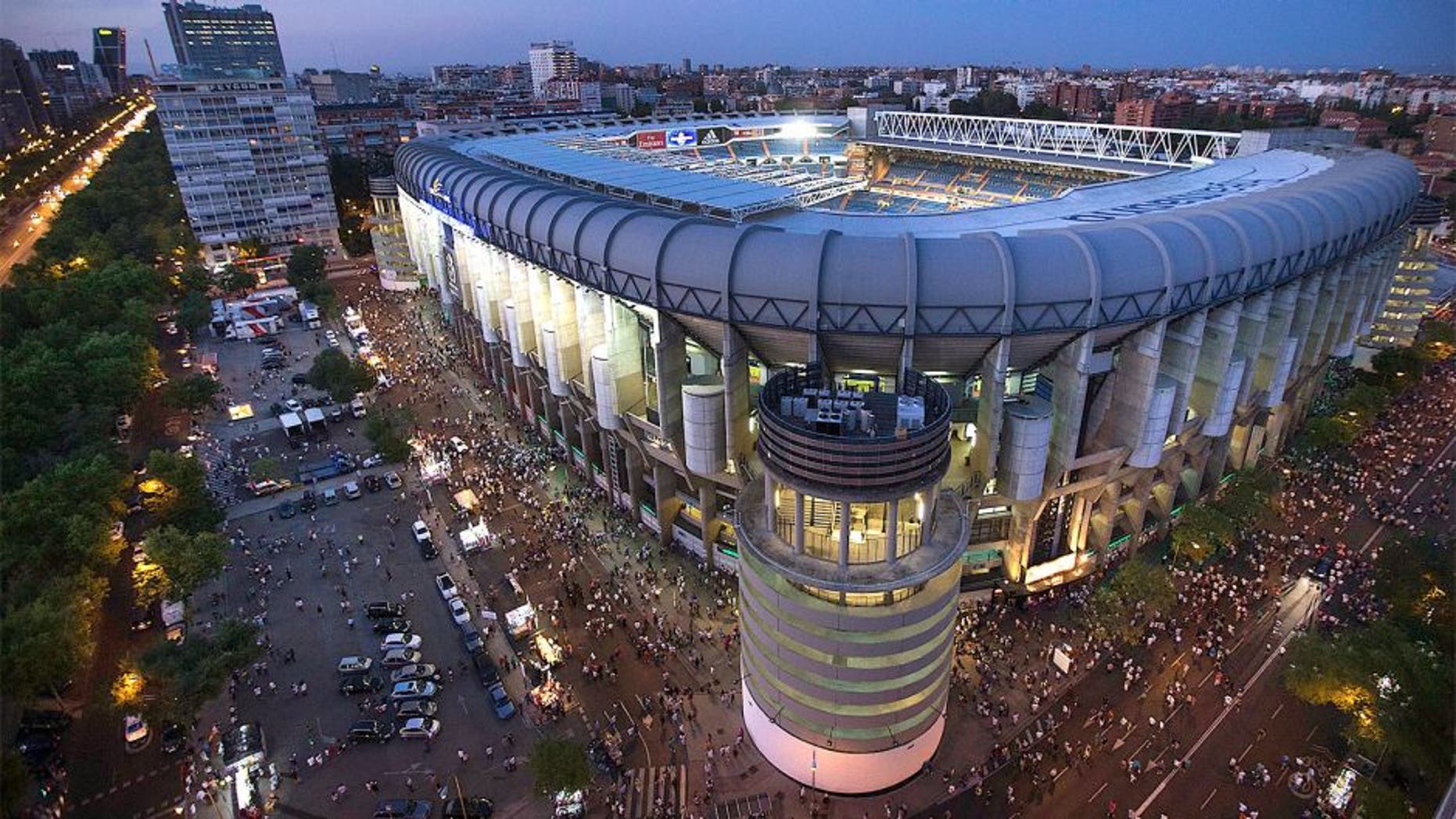 MADRID, SPAIN - AUGUST 29: General view of Estadio Santiago Bernabeu before the La Liga match between Real Madrid CF and Real Betis Balompie on August 29, 2015 in Madrid, Spain. (Photo by Gonzalo Arroyo Moreno/Getty Images)