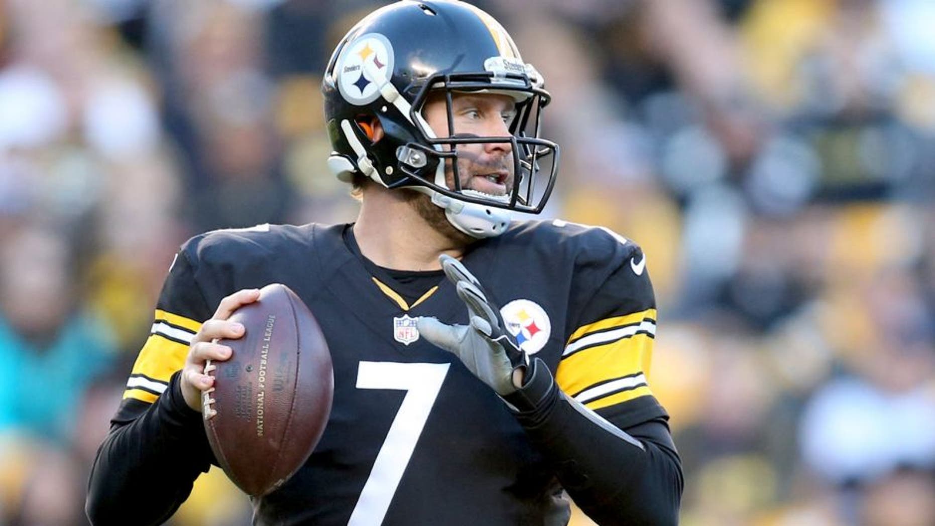 Nov 15, 2015; Pittsburgh, PA, USA; Pittsburgh Steelers quarterback Ben Roethlisberger (7) looks to pass against the Cleveland Browns during the fourth quarter at Heinz Field. The Steelers won 30-9. Mandatory Credit: Charles LeClaire-USA TODAY Sports