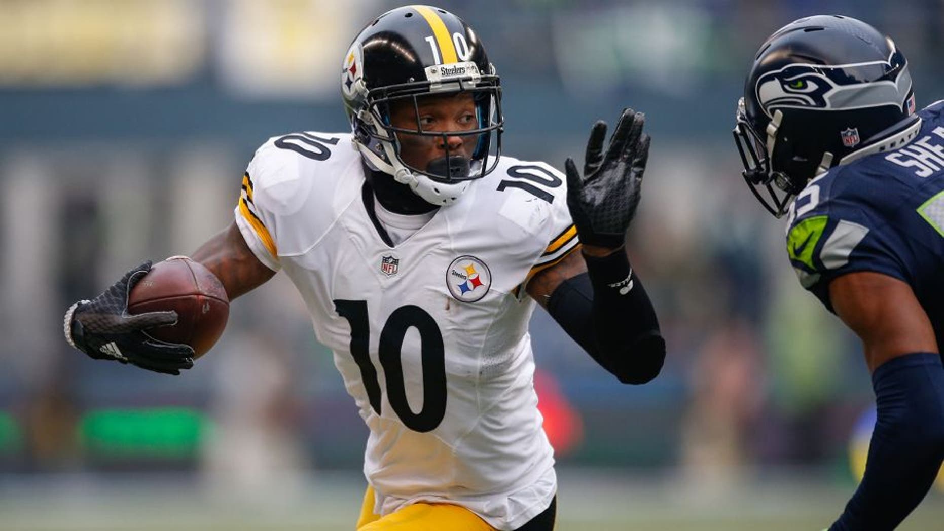 SEATTLE, WA - NOVEMBER 29: Wide receiver Martavis Bryant #10 of the Pittsburgh Steelers rushes against cornerback DeShawn Shead #35 of the Seattle Seahawks at CenturyLink Field on November 29, 2015 in Seattle, Washington. (Photo by Otto Greule Jr/Getty Images)
